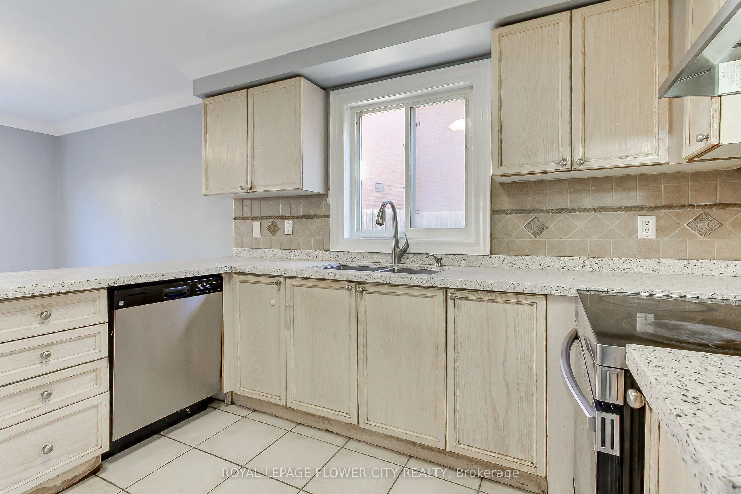 38 Milkweed Crescent, #Upper