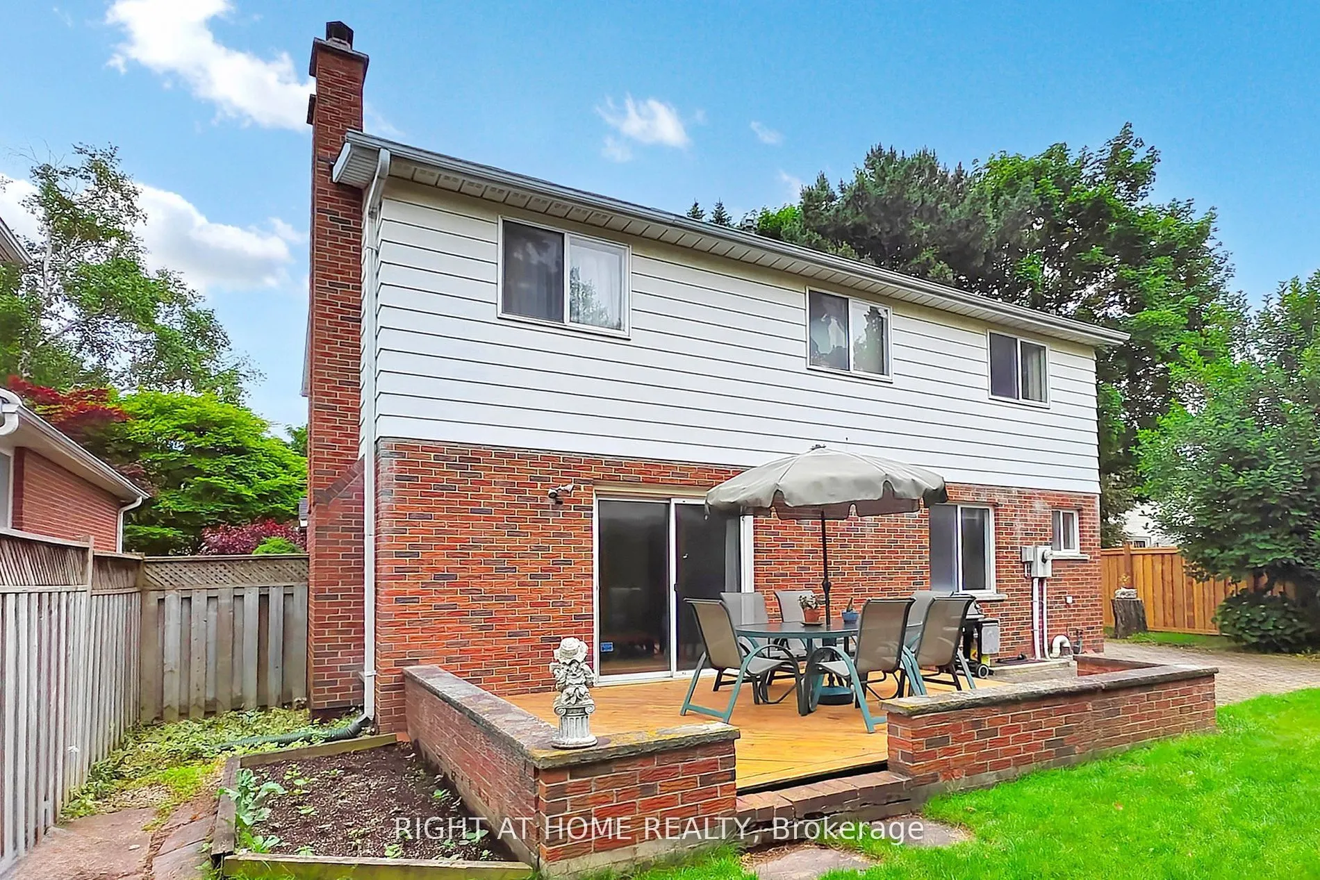 1924 Steepbank Crescent