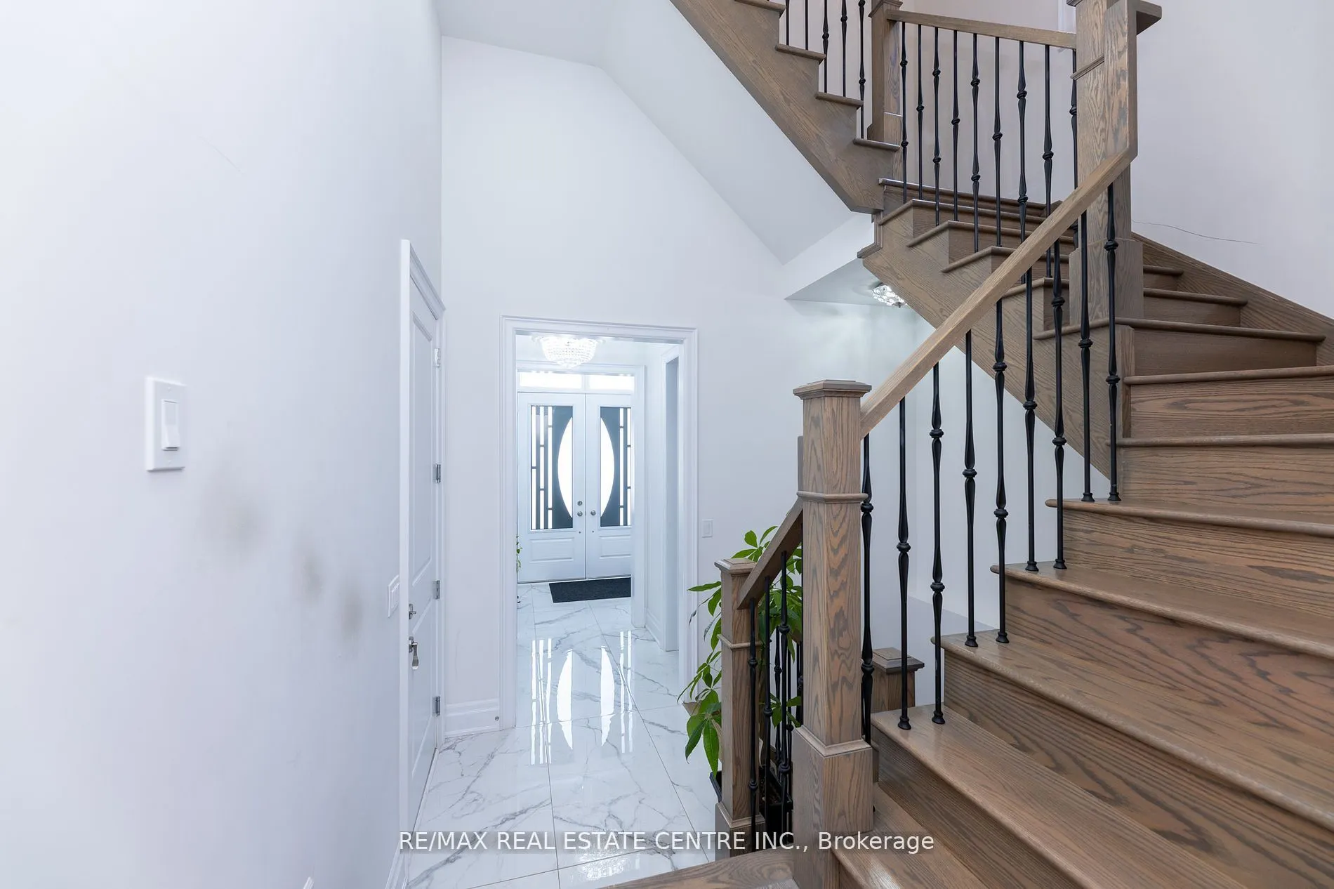 3422 Post Road N