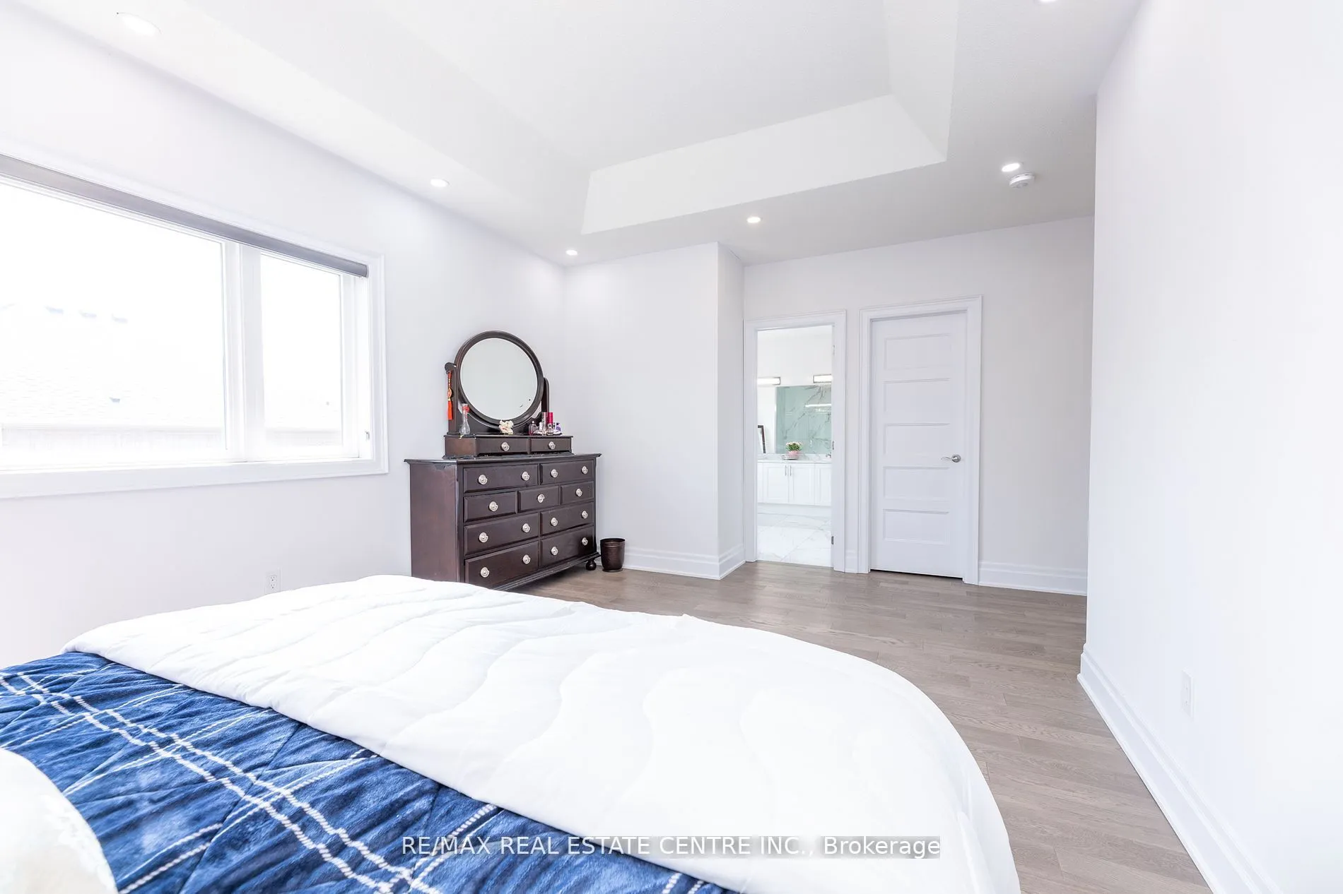 3422 Post Road N