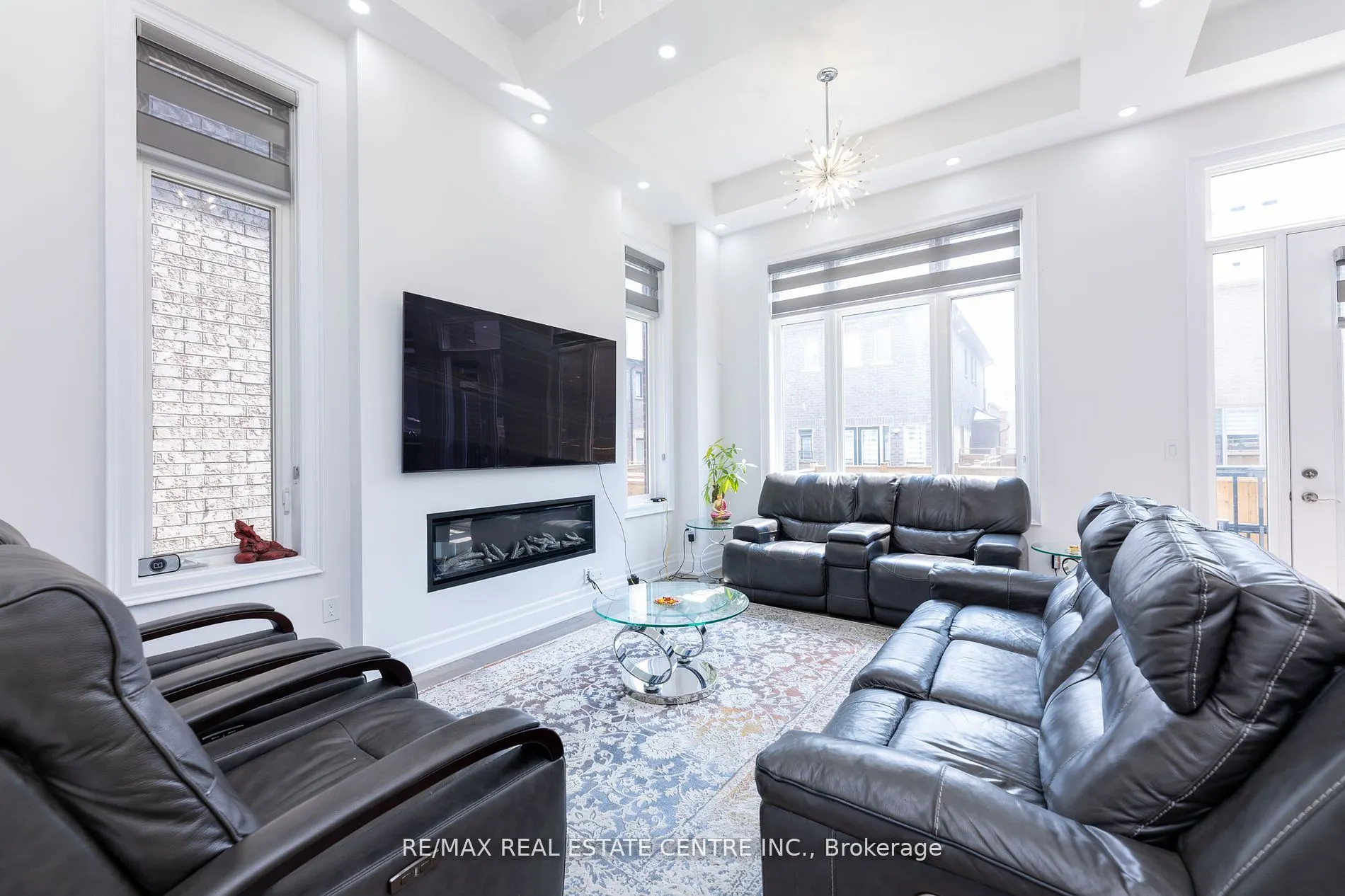 3422 Post Road N
