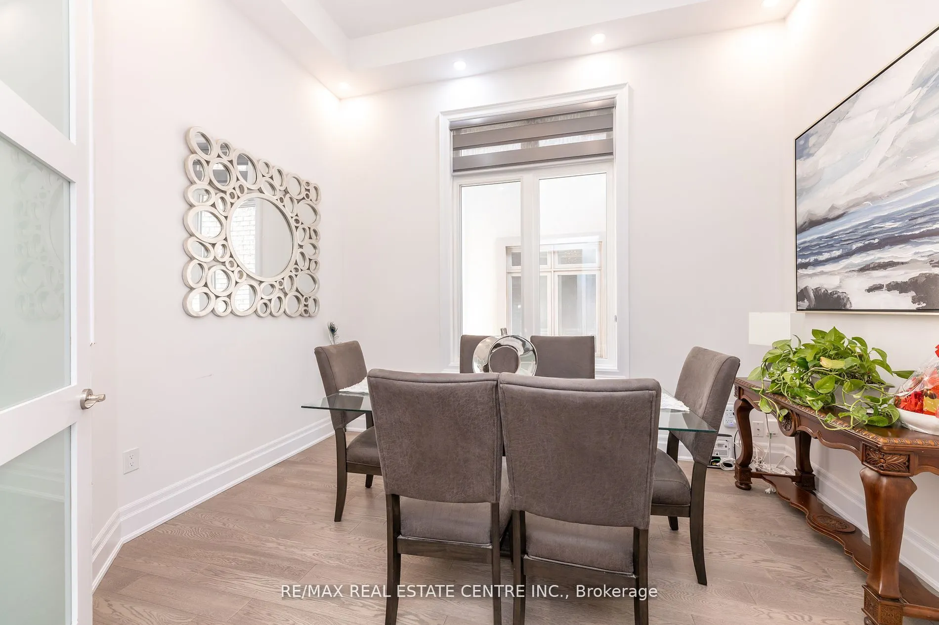 3422 Post Road N