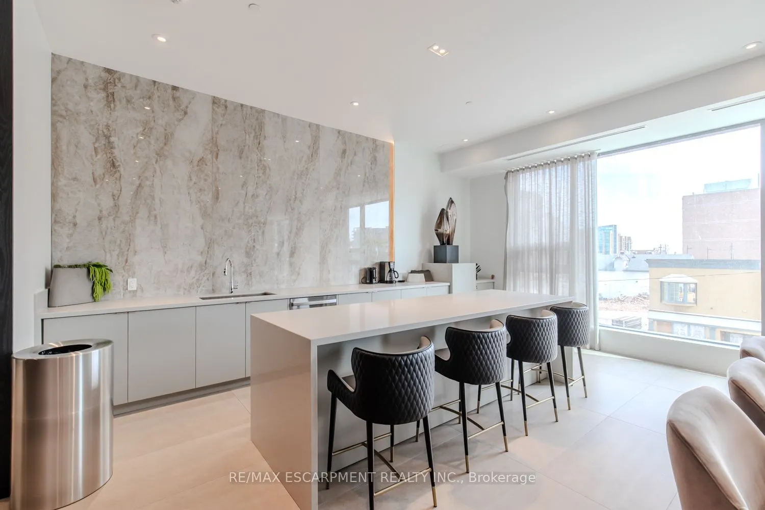 2007 James Street, #2102