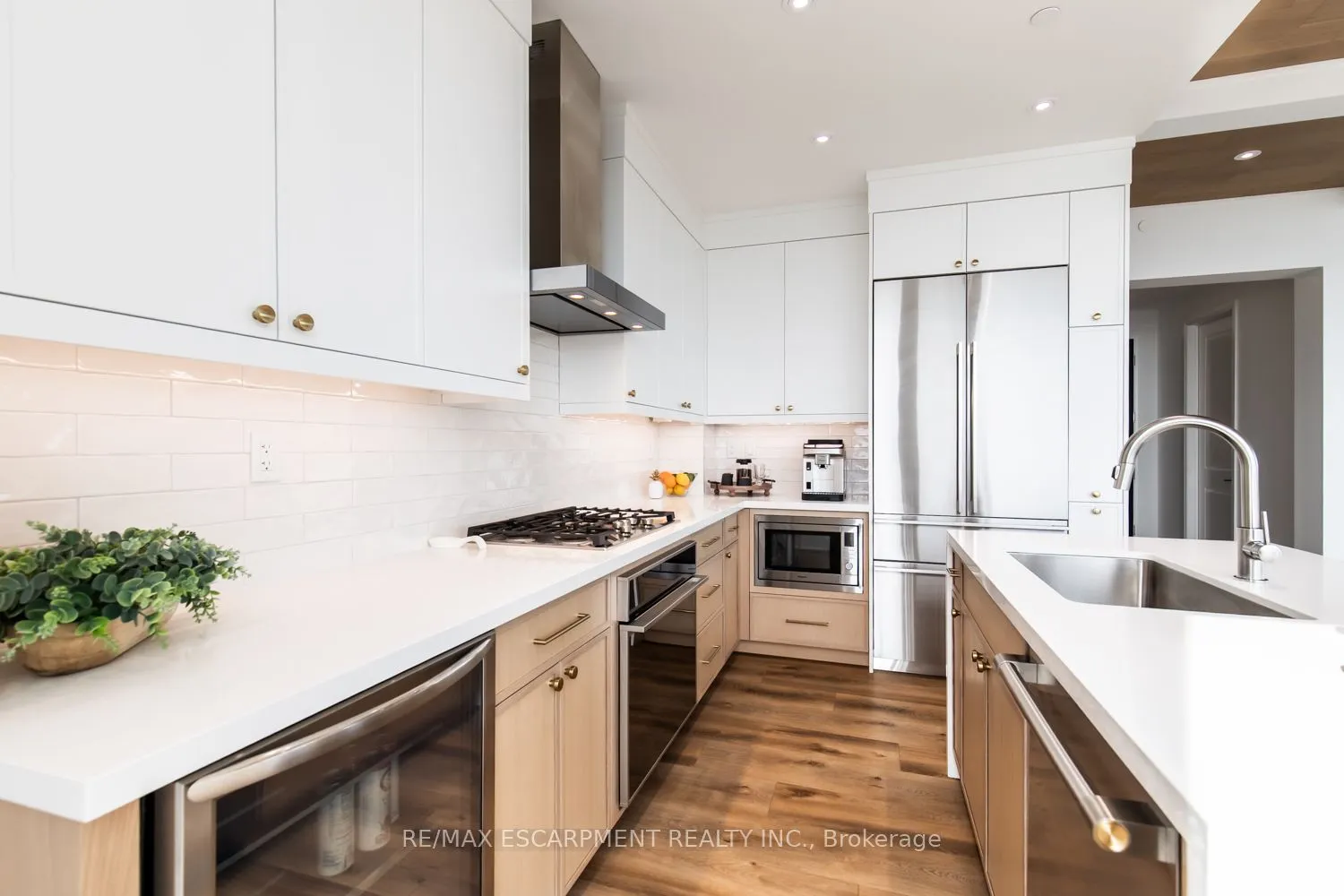 2007 James Street, #2102
