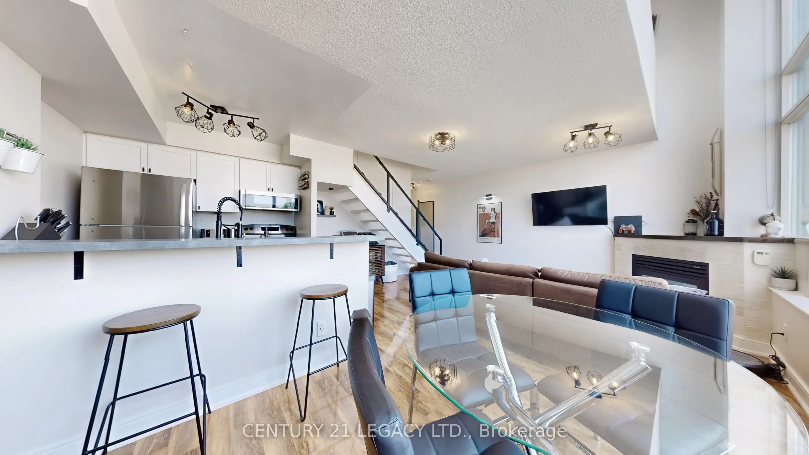 200 Manitoba Street, #433