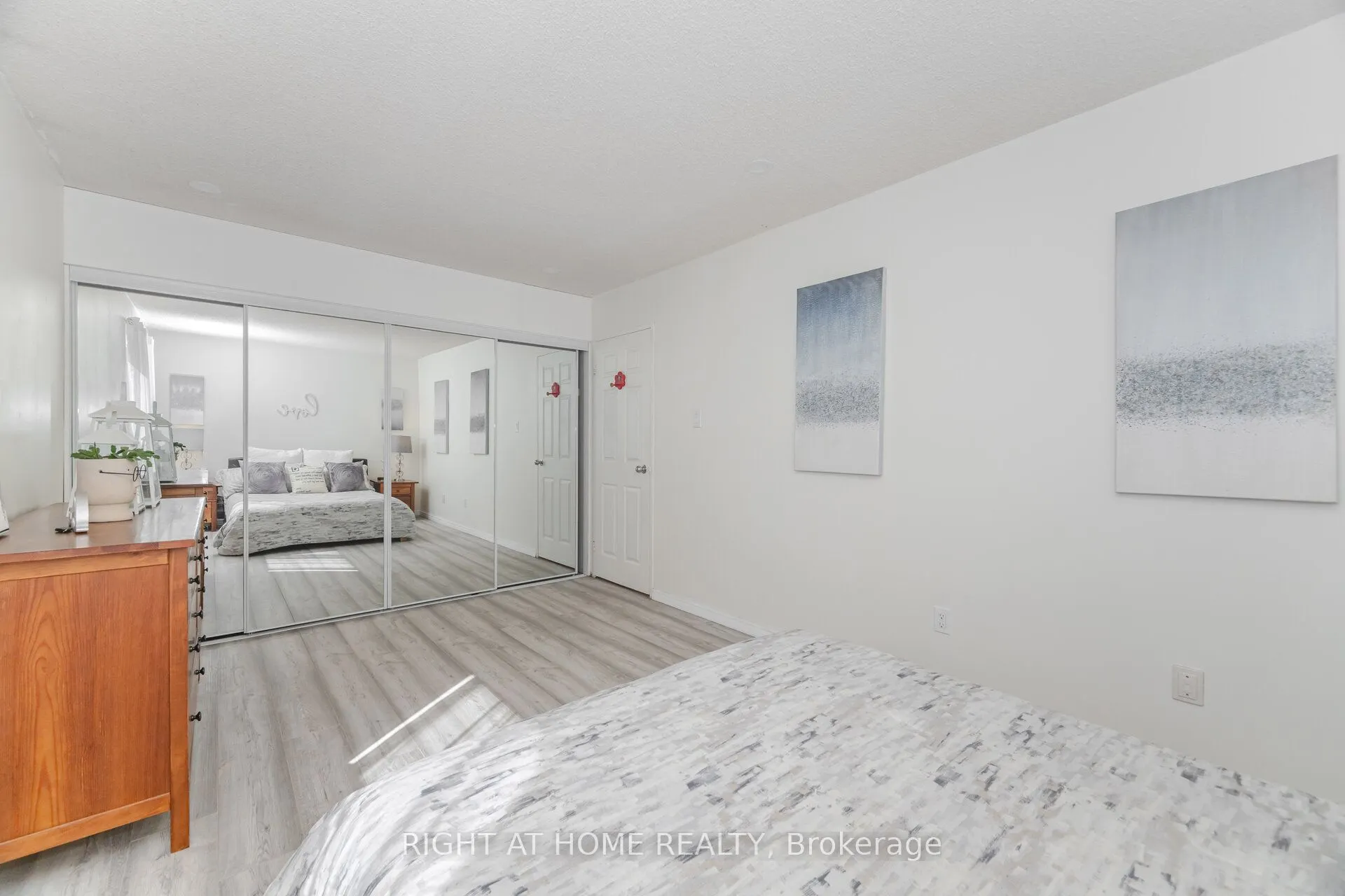 453 WOODVIEW Road, #7