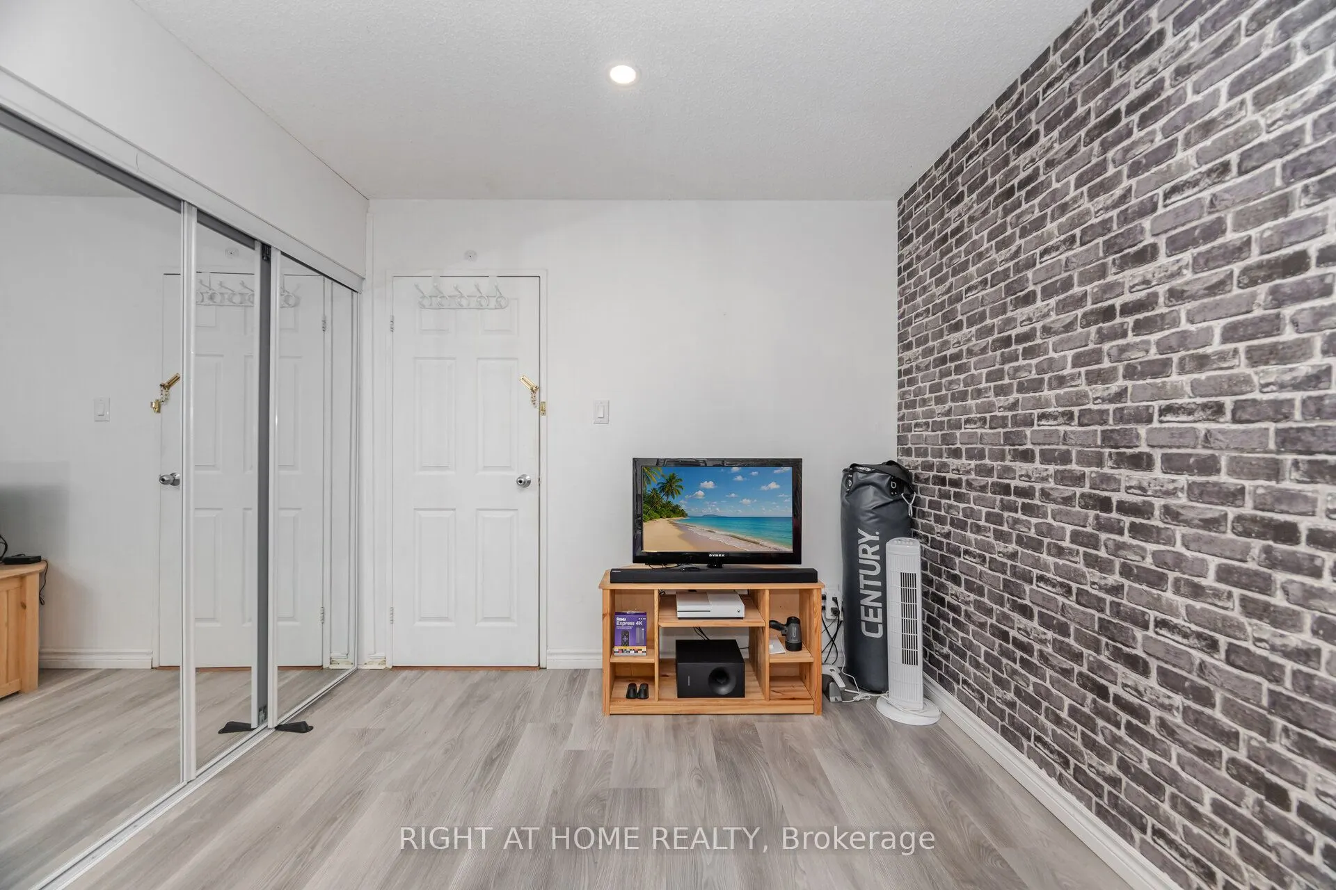 453 WOODVIEW Road, #7