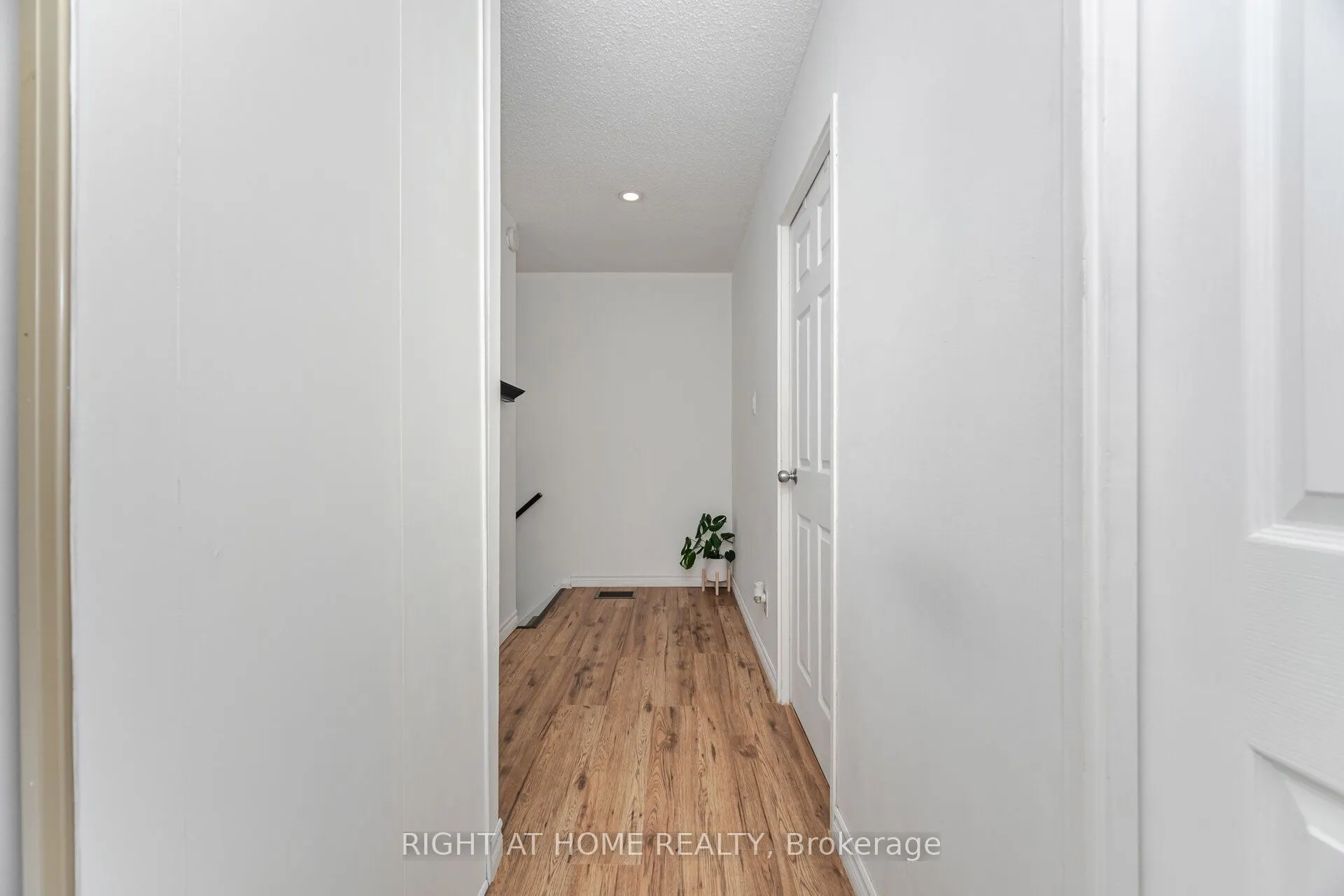 453 WOODVIEW Road, #7