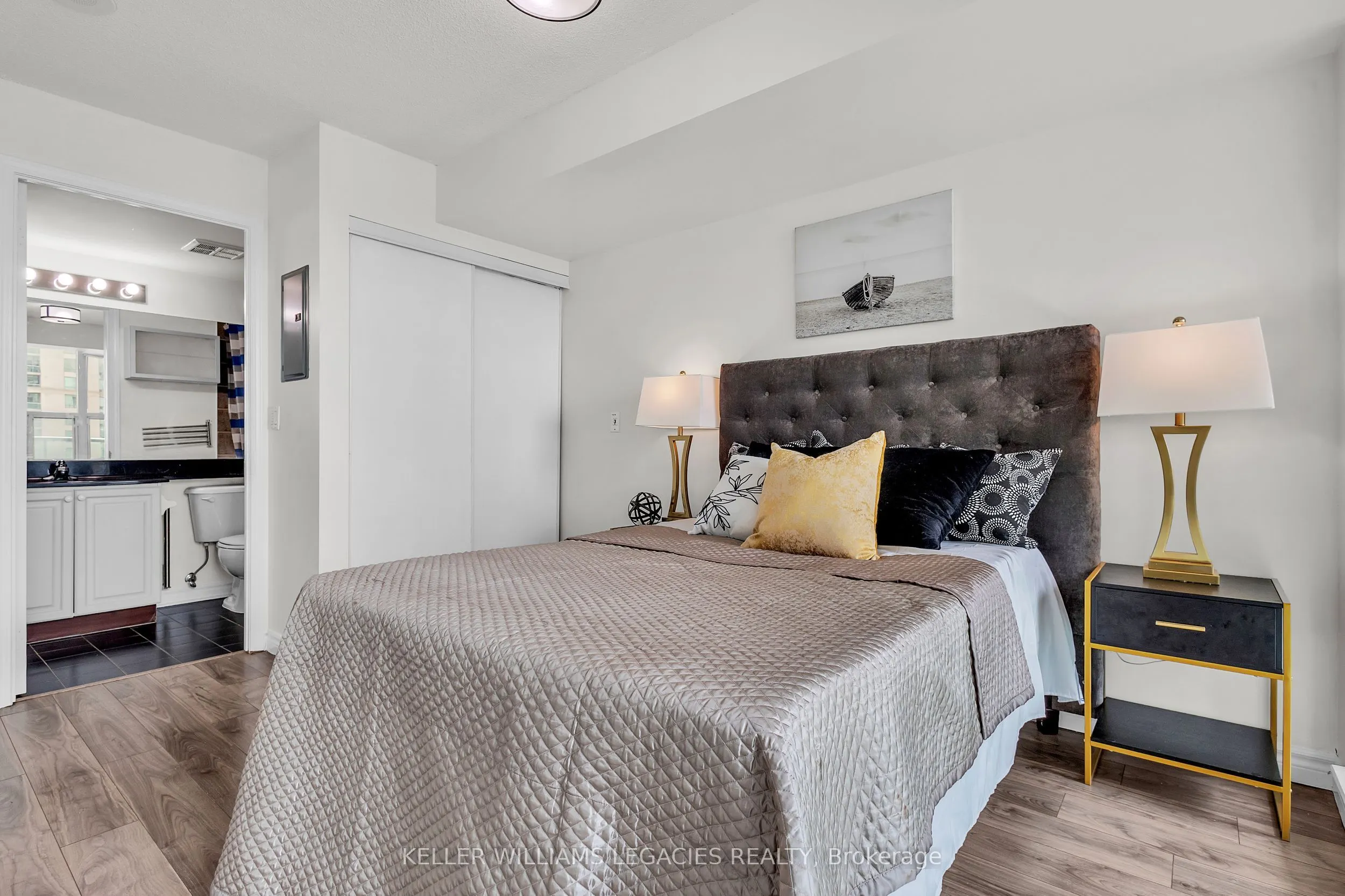 33 Elm Drive W, #2013