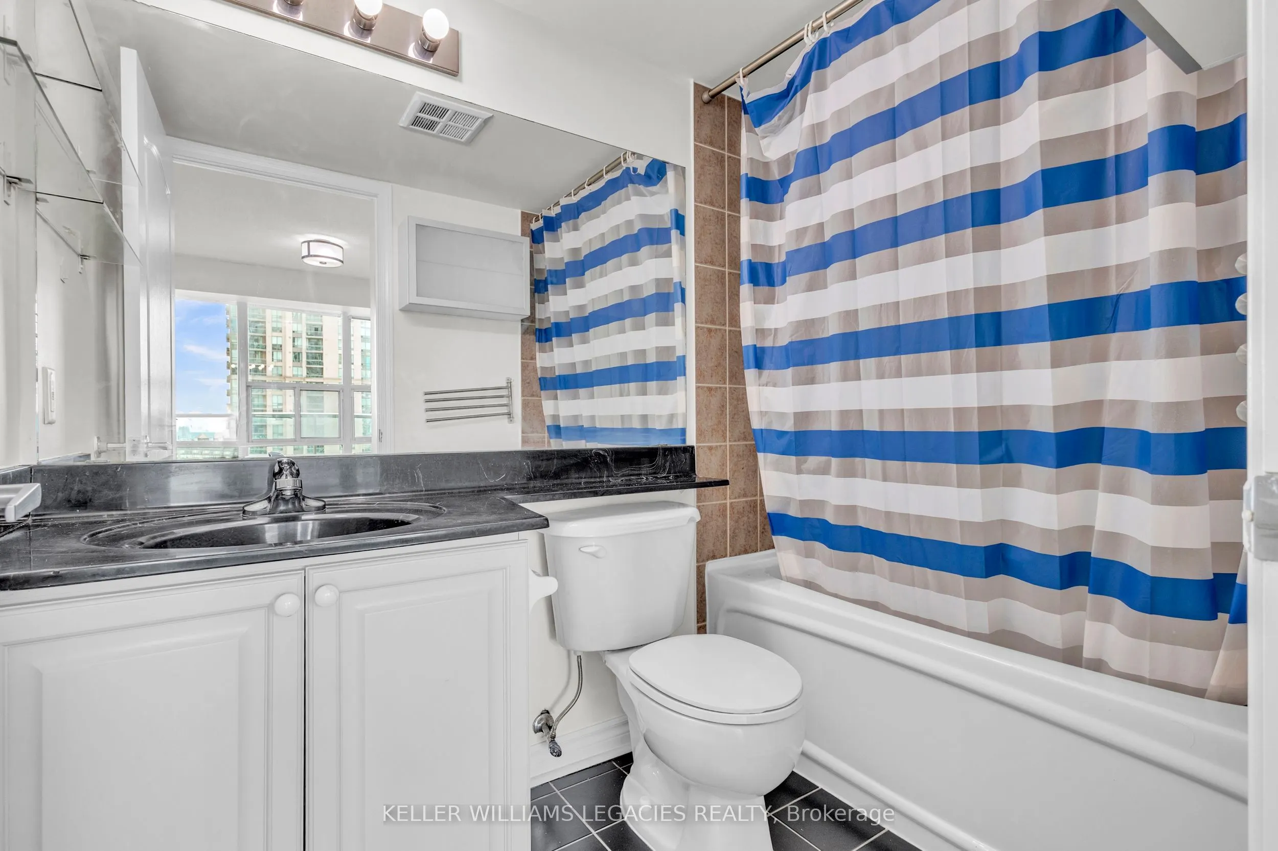 33 Elm Drive W, #2013