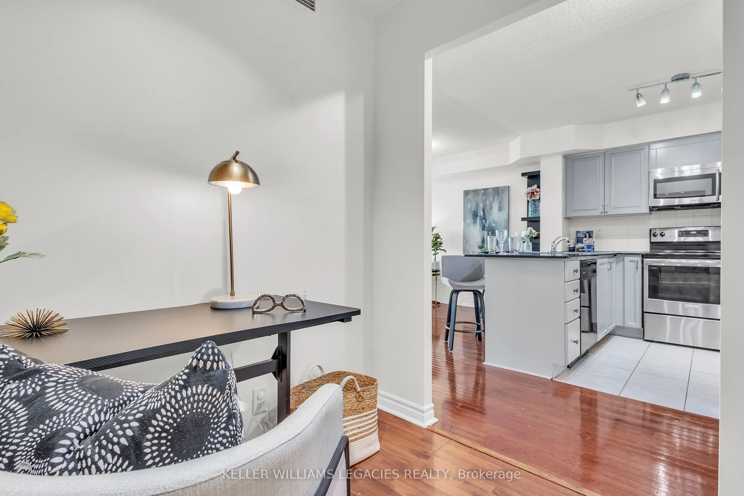 33 Elm Drive W, #2013