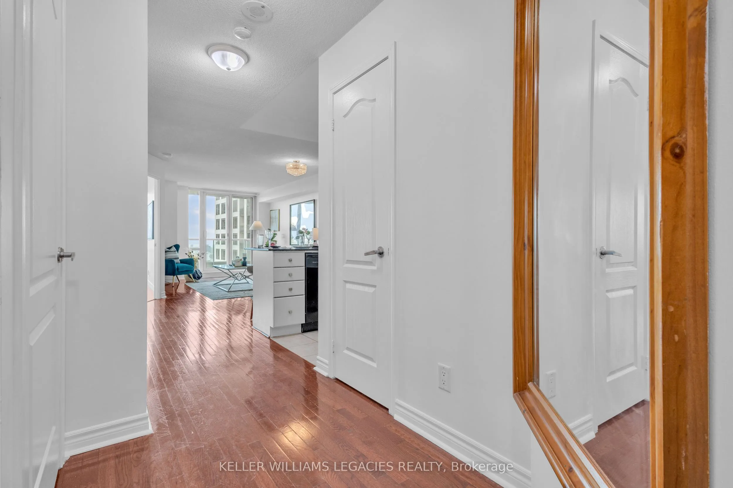 33 Elm Drive W, #2013