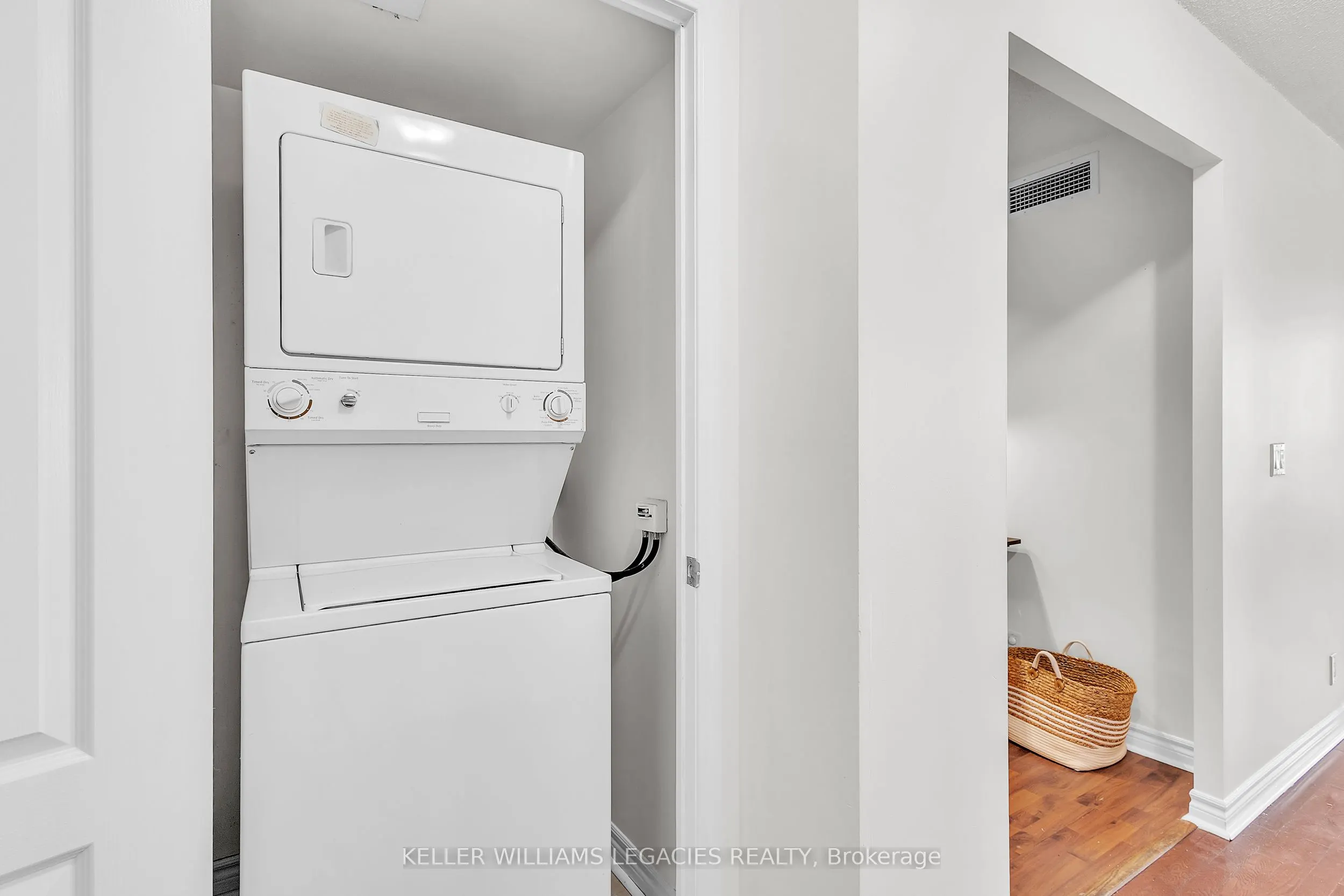 33 Elm Drive W, #2013