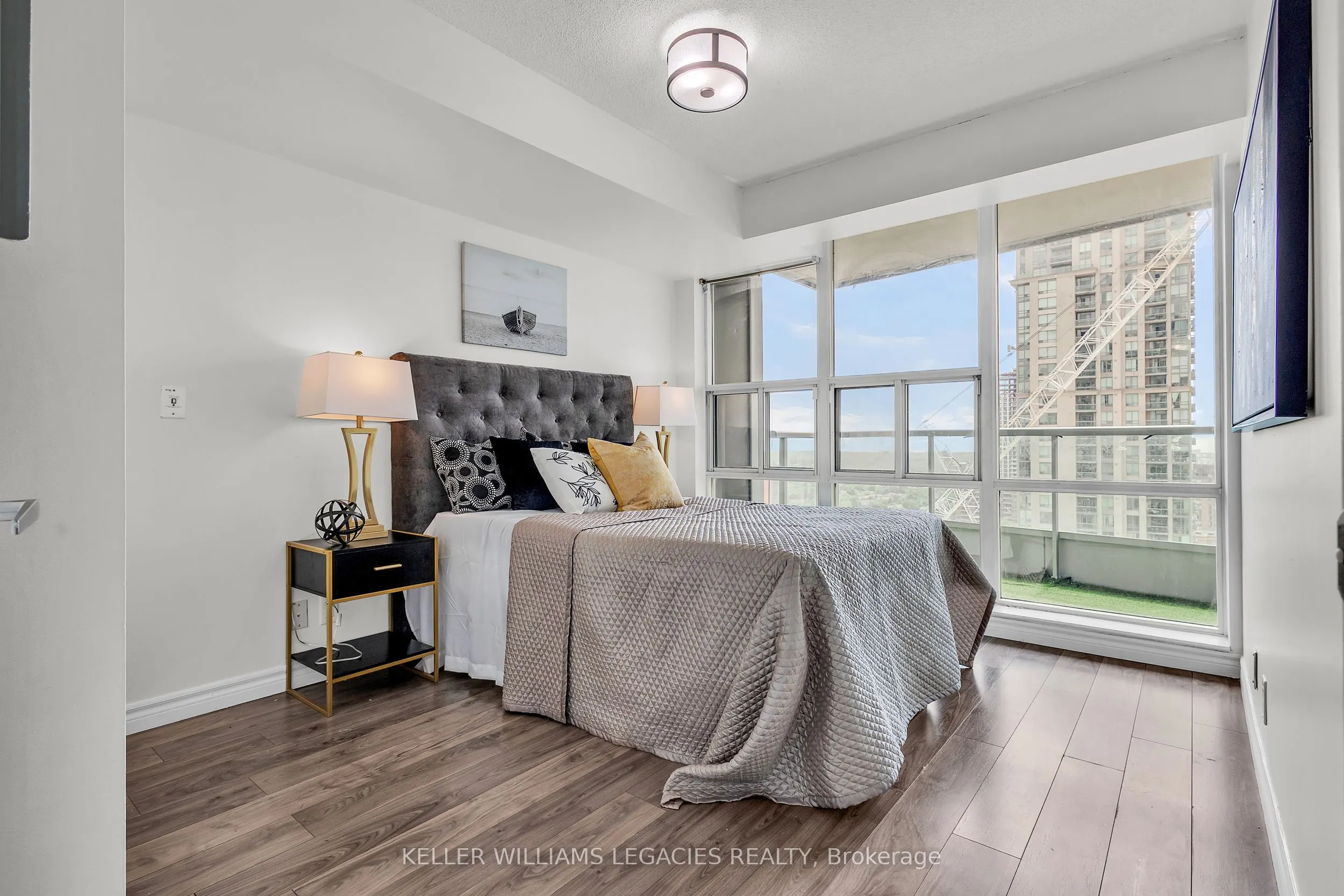 33 Elm Drive W, #2013
