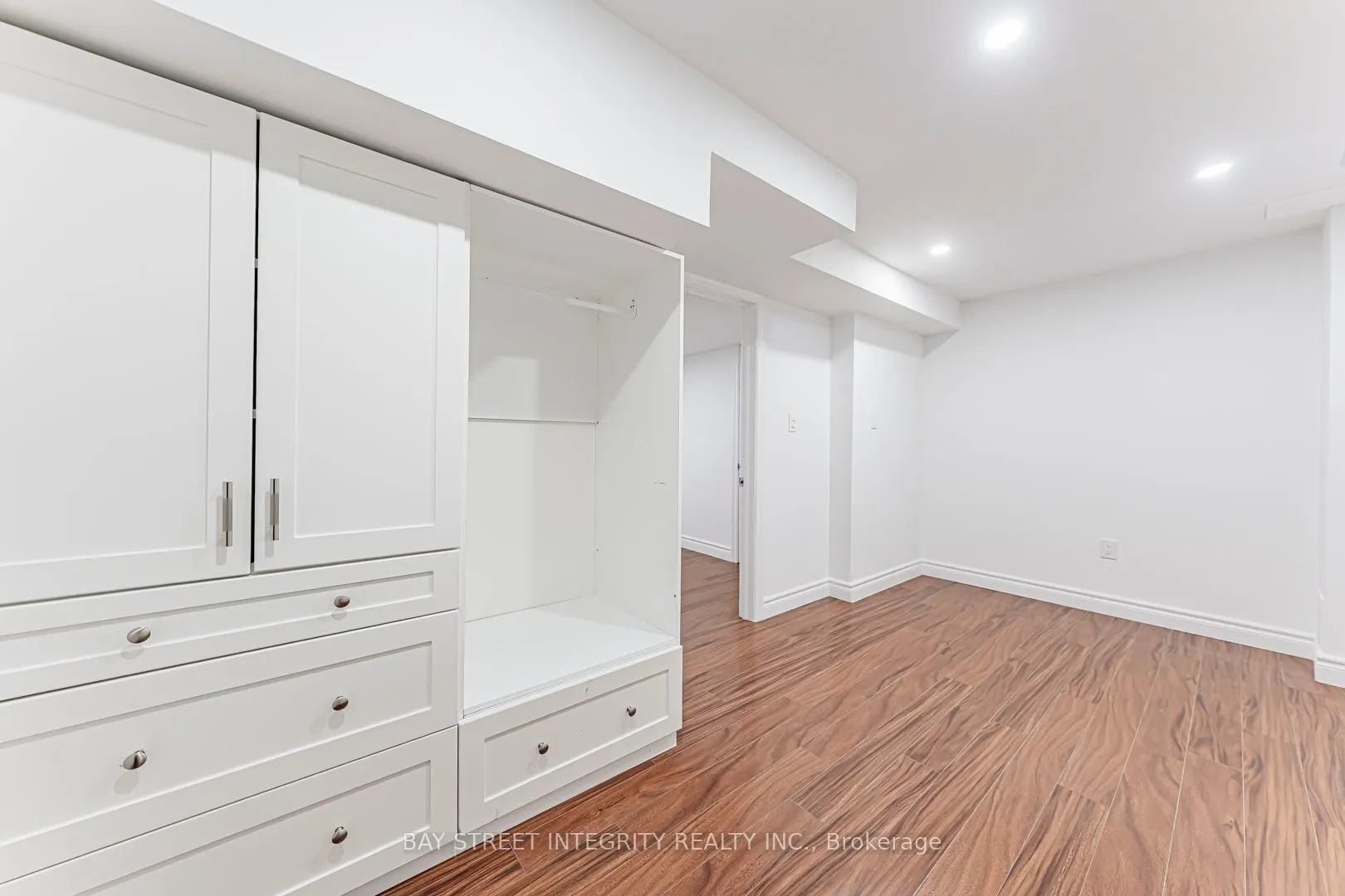 6847 Dillingwood Drive