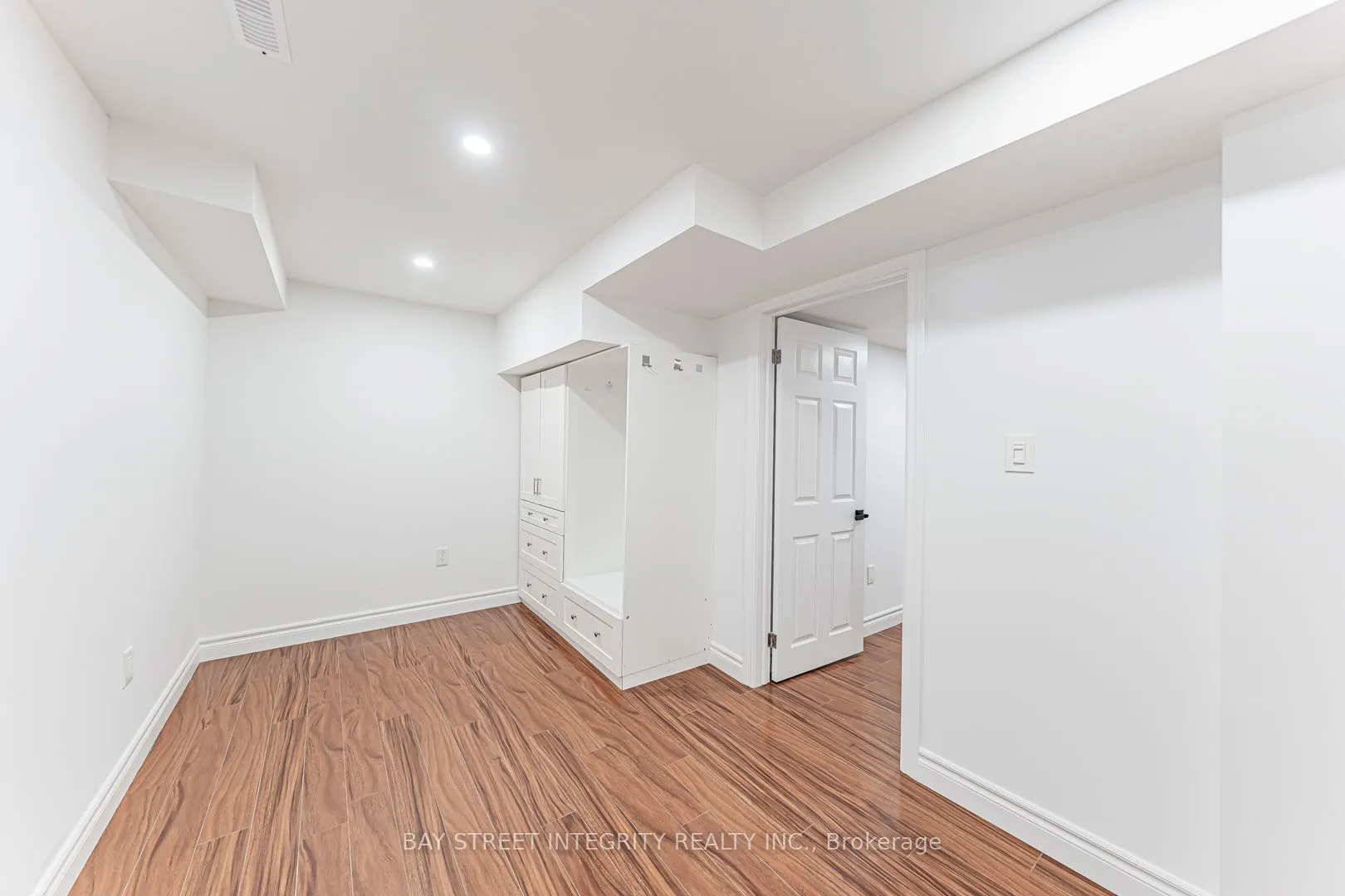 6847 Dillingwood Drive
