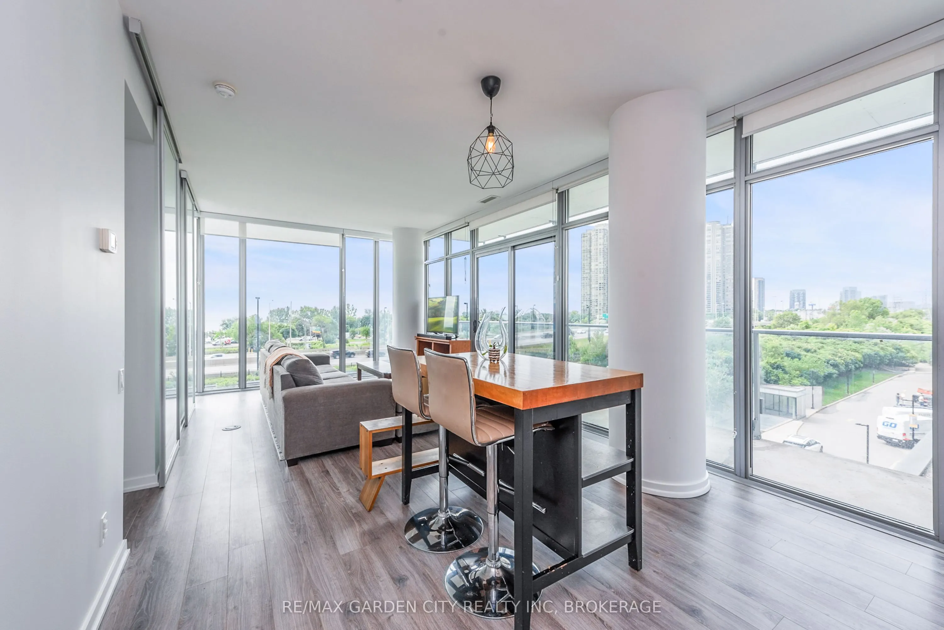 103 The Queensway, #405