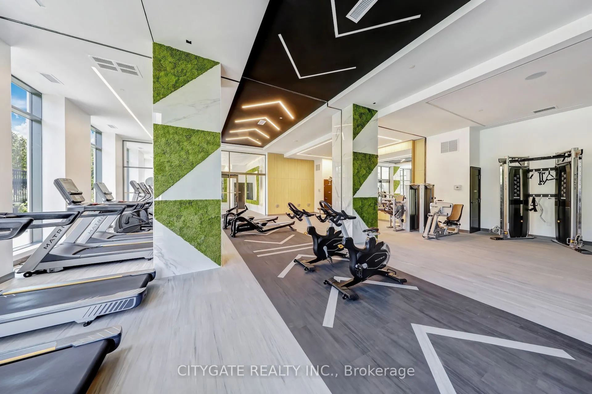 202 Burnhamthorpe Road E, #1610