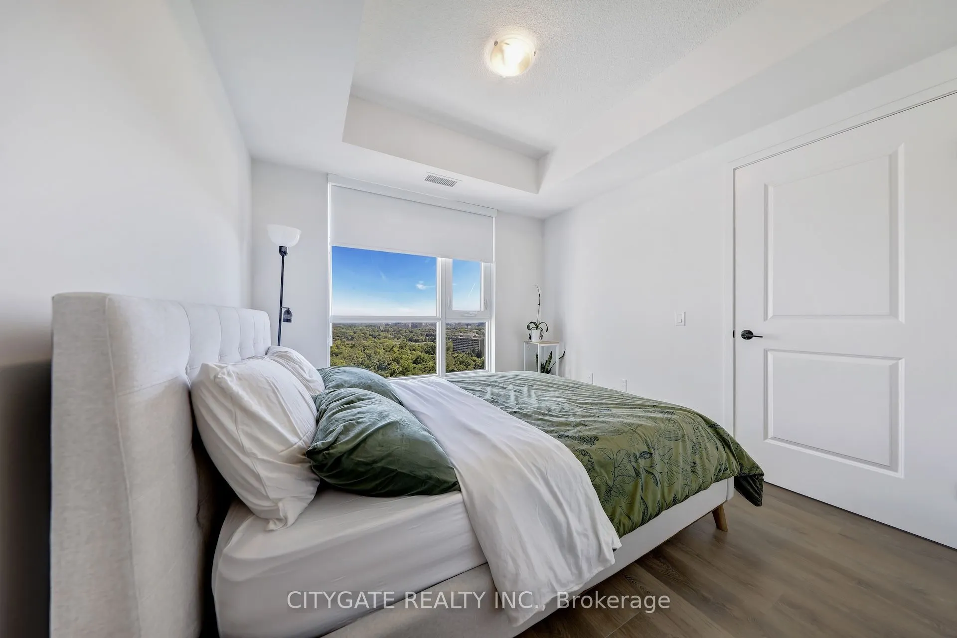 202 Burnhamthorpe Road E, #1610