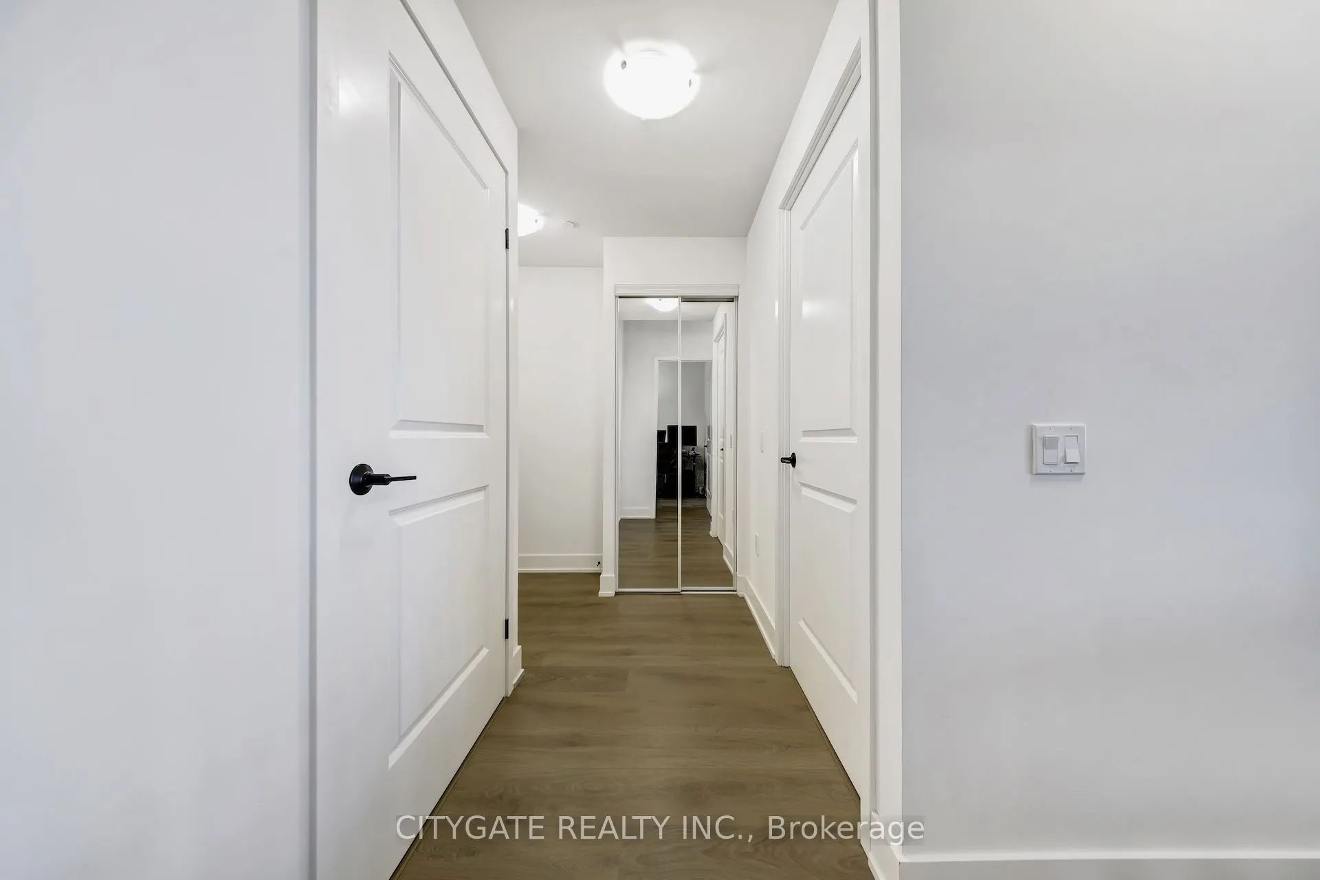 202 Burnhamthorpe Road E, #1610
