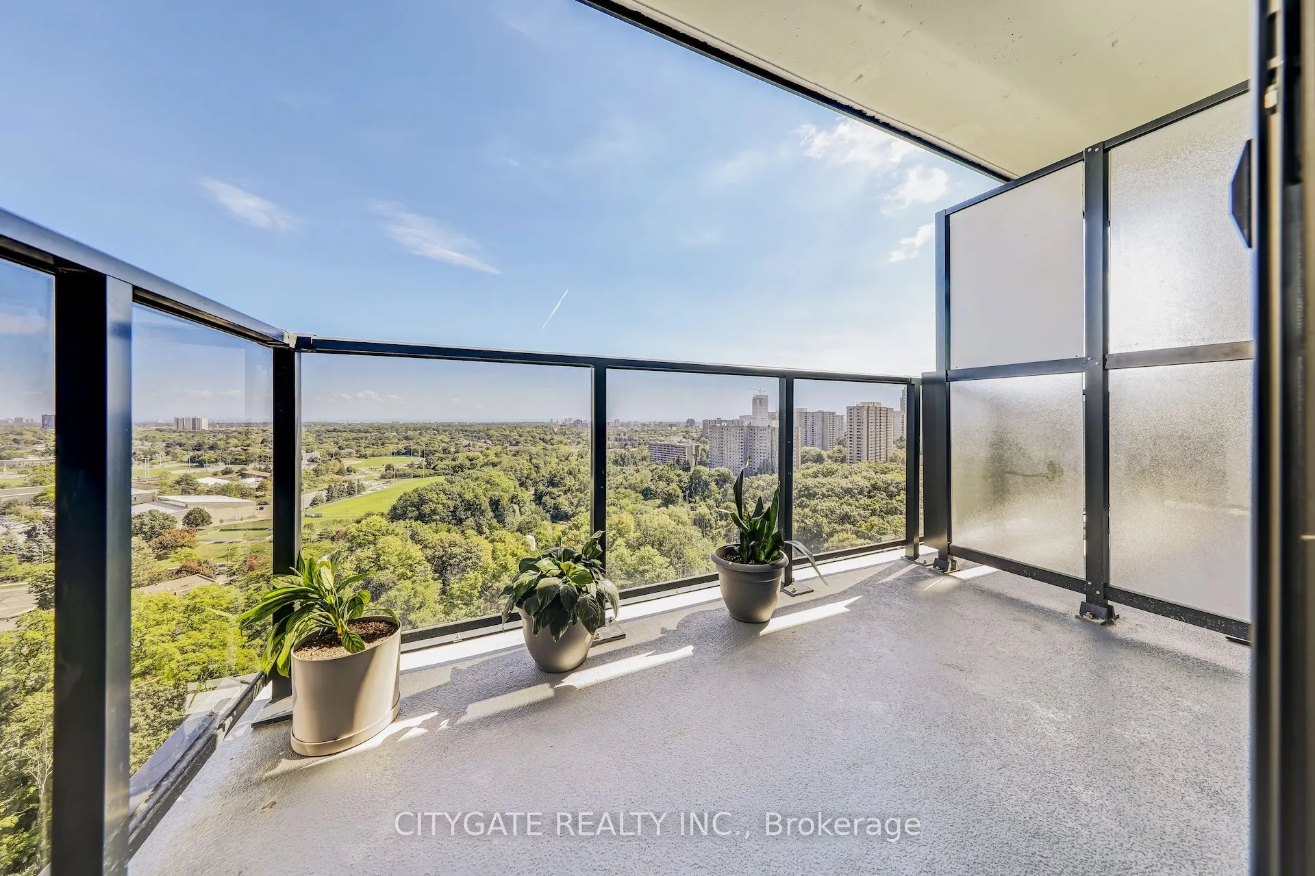 202 Burnhamthorpe Road E, #1610