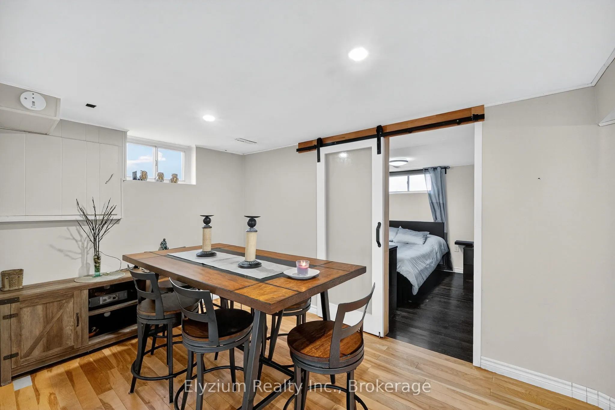 35 Paradelle Crescent