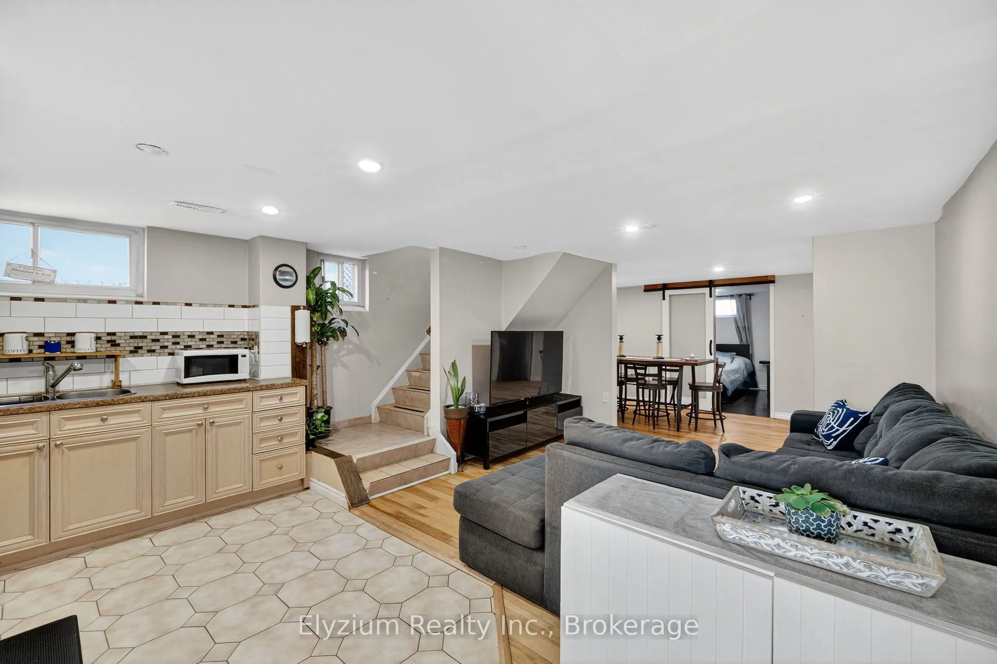 35 Paradelle Crescent