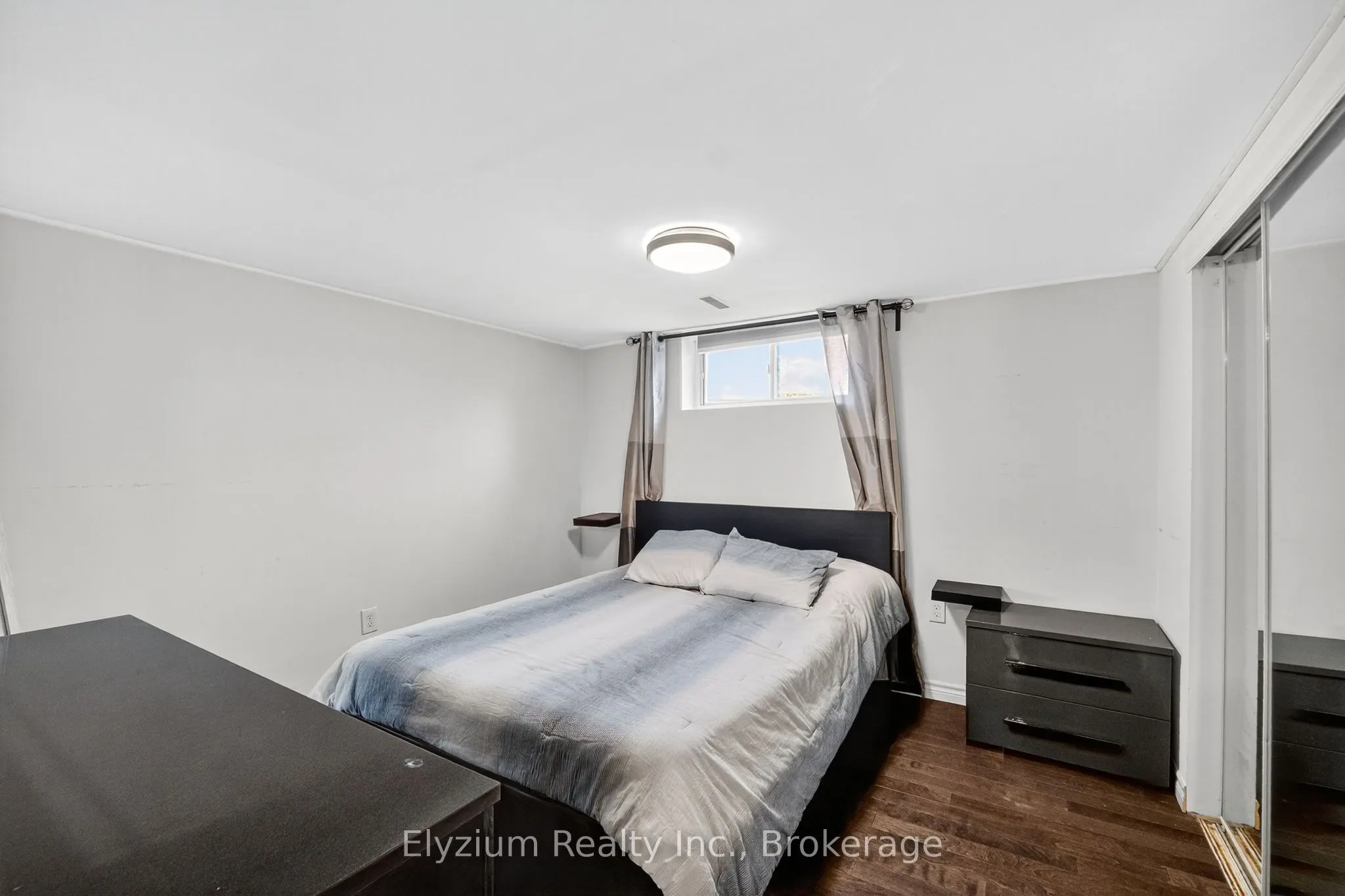 35 Paradelle Crescent