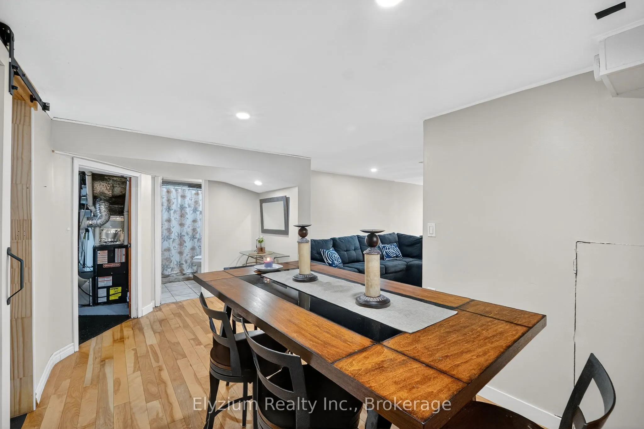 35 Paradelle Crescent