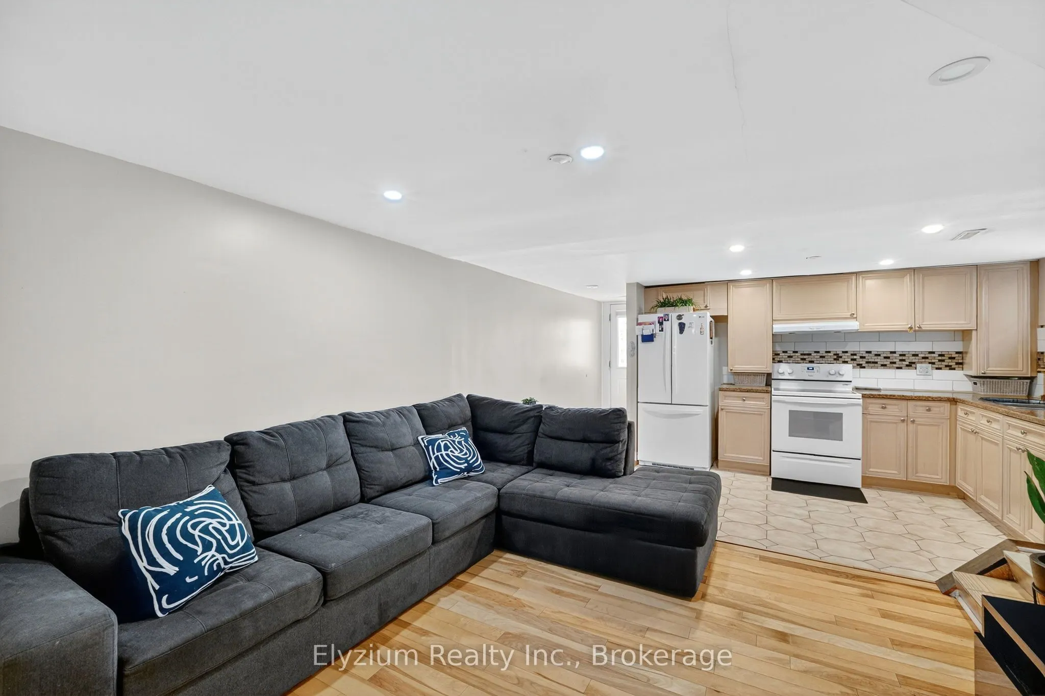 35 Paradelle Crescent