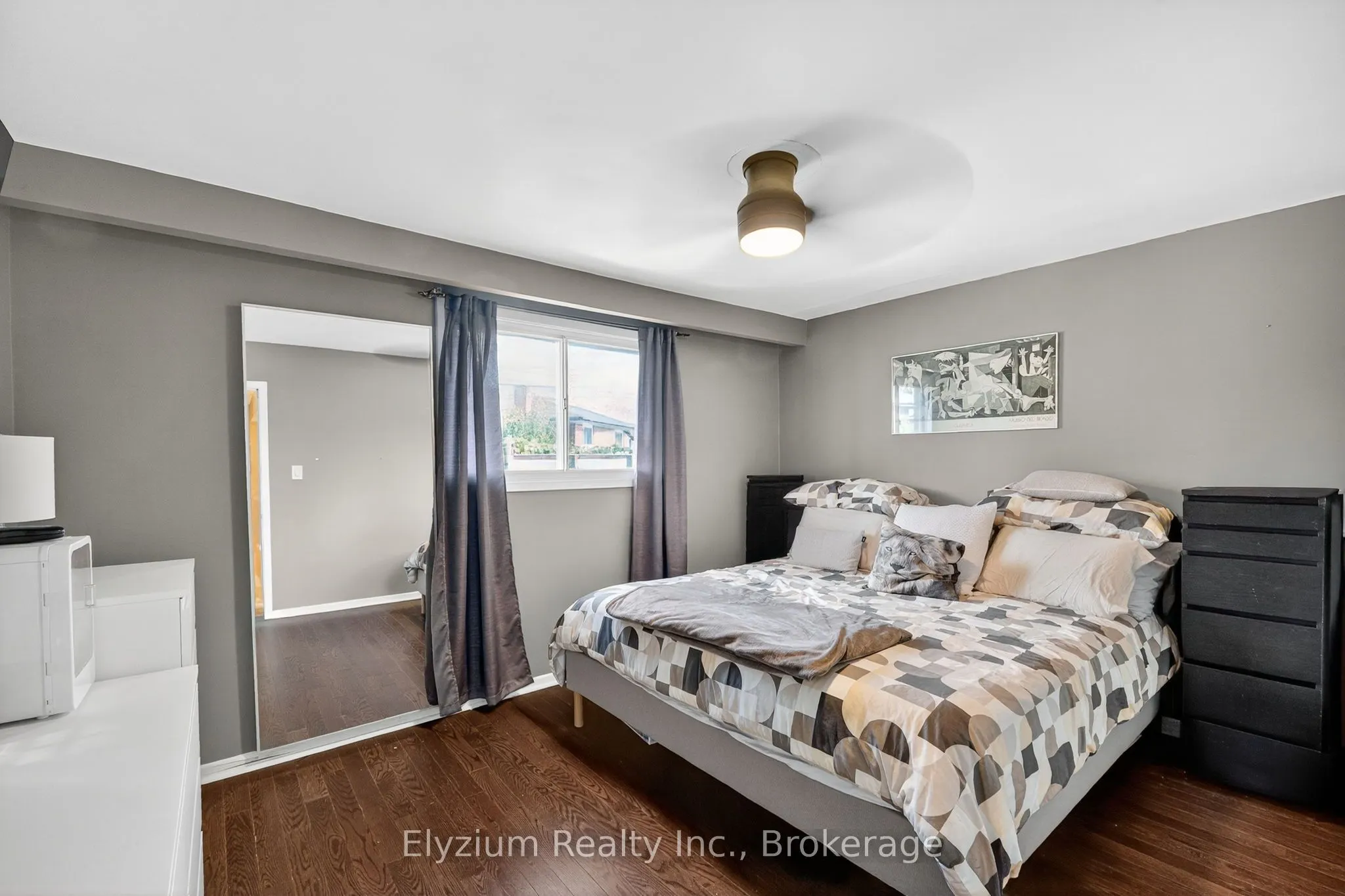 35 Paradelle Crescent