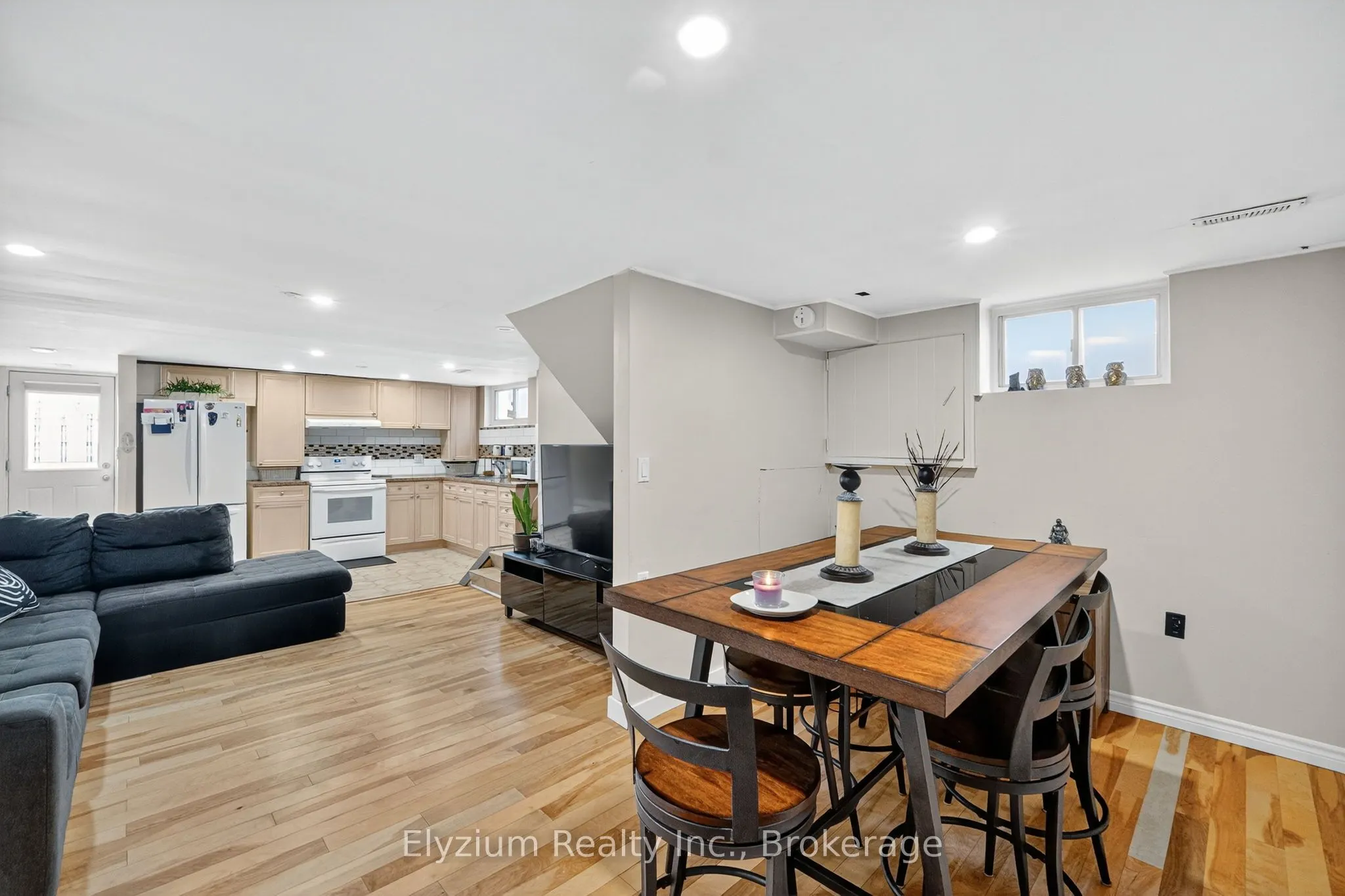 35 Paradelle Crescent