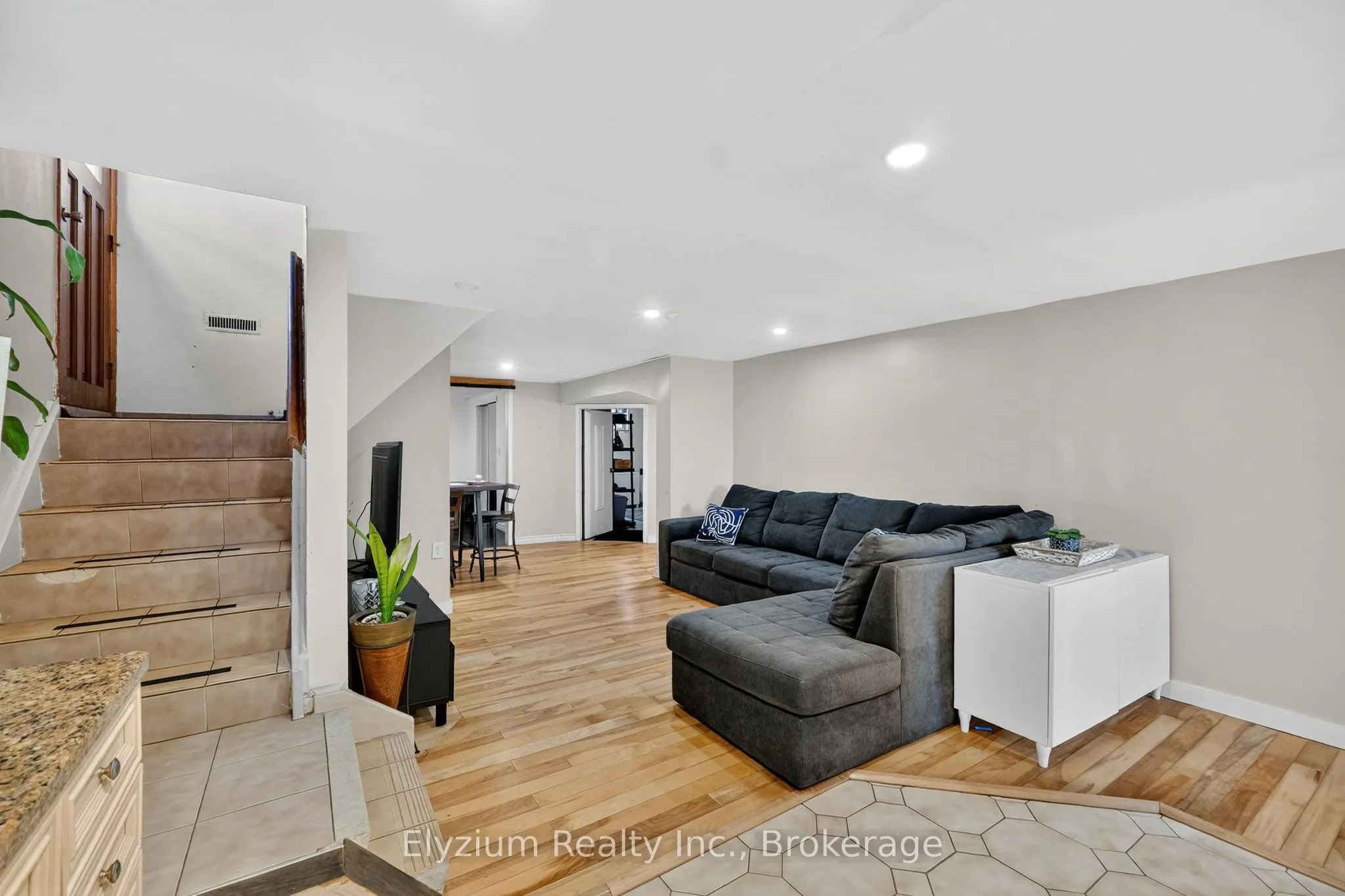 35 Paradelle Crescent