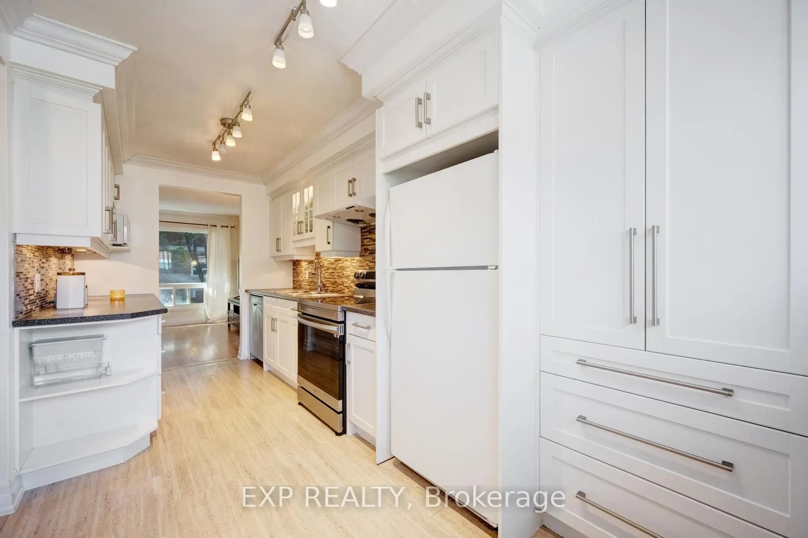 915 Inverhouse Drive, #42