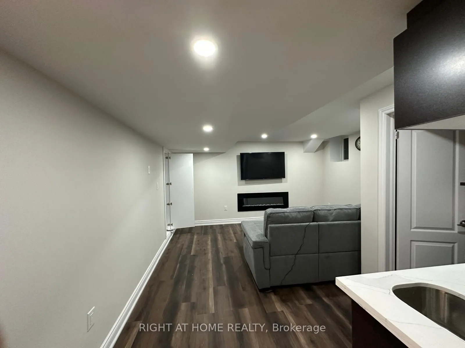 5457 Meadowcrest Avenue, #Bsmnt #2