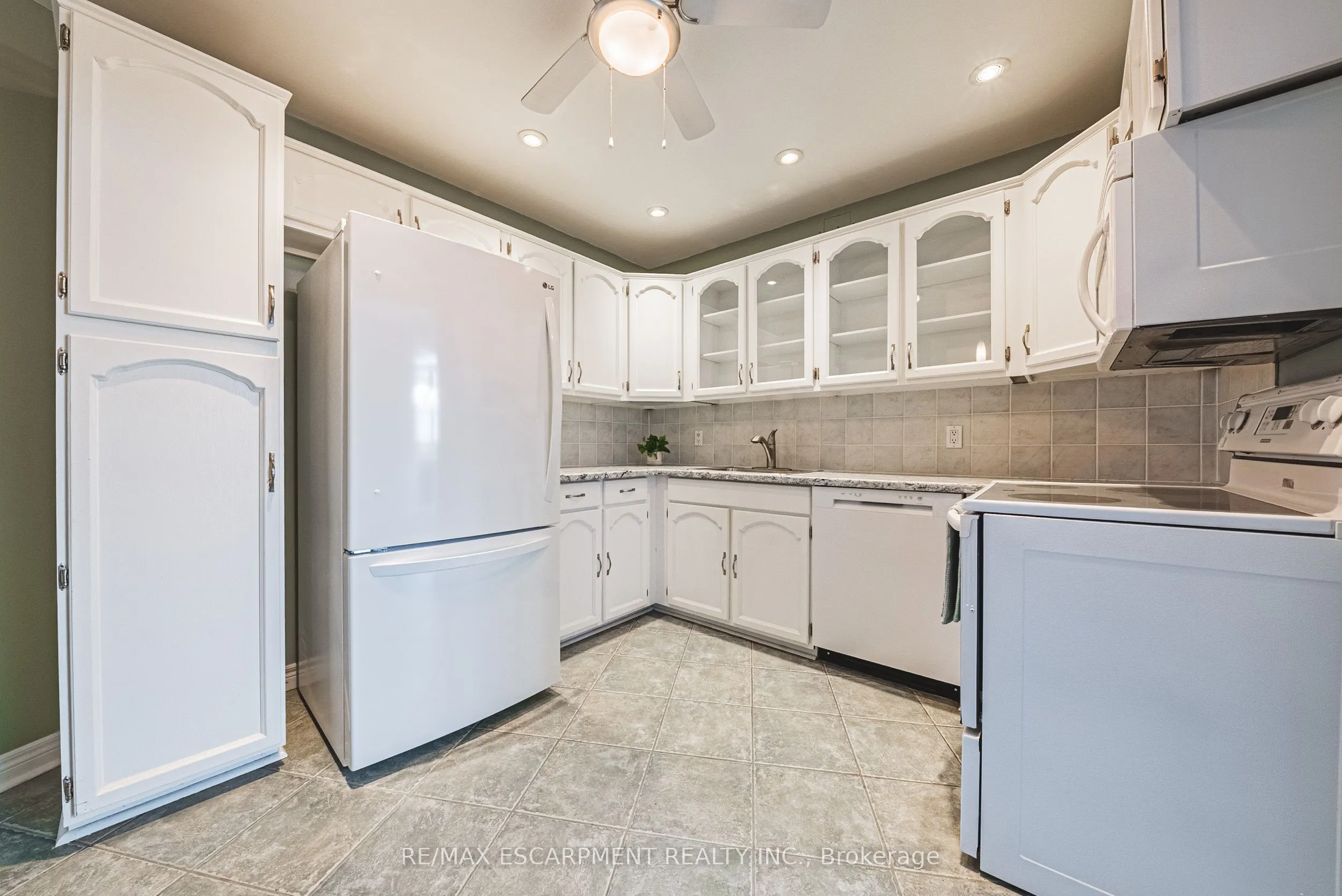 5250 LAKESHORE Road, #1009