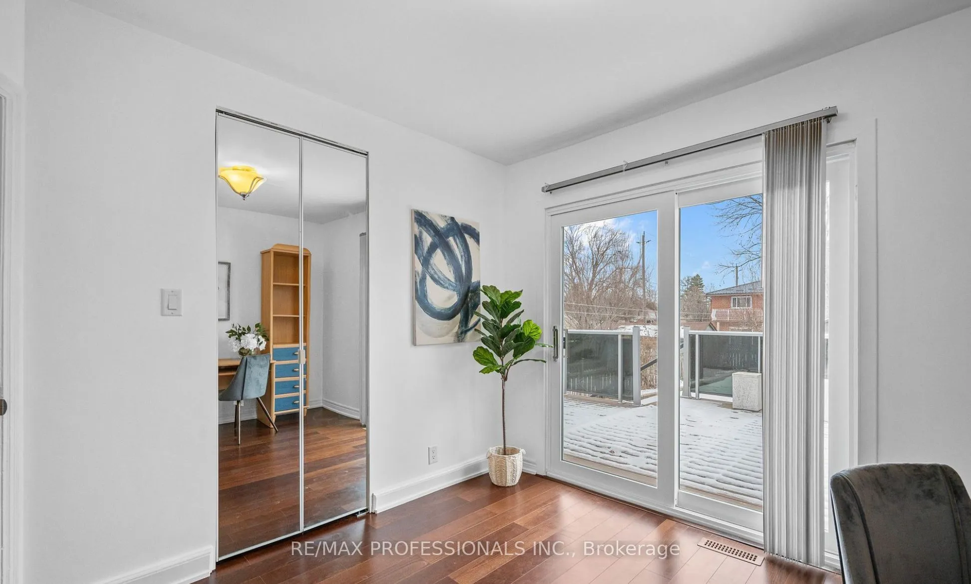 27 Stock Avenue, #Upper