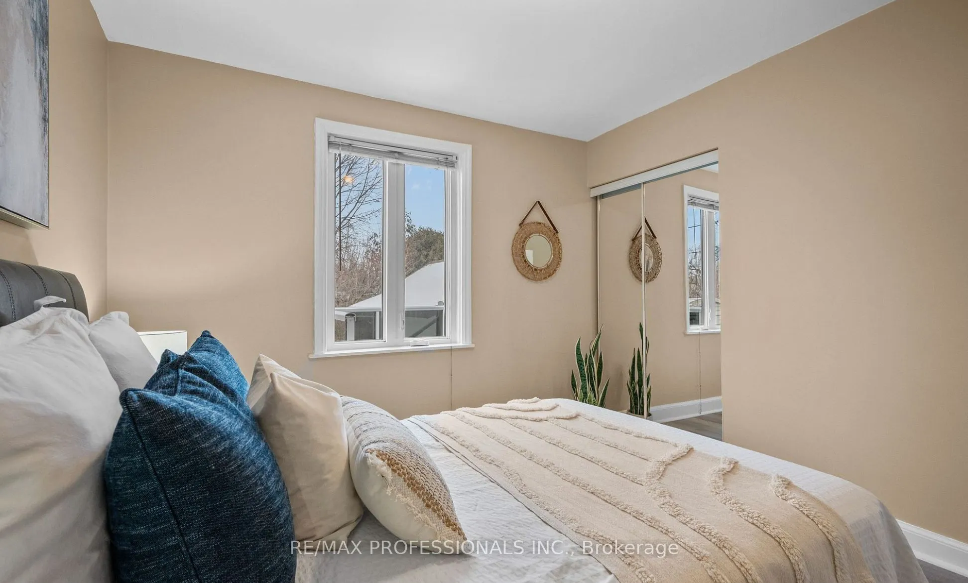 27 Stock Avenue, #Upper