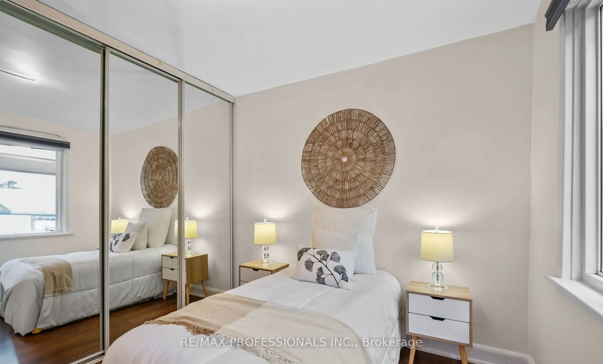 27 Stock Avenue, #Upper