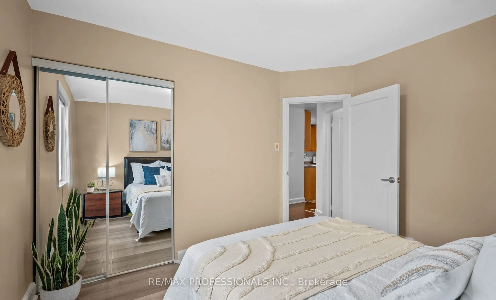 27 Stock Avenue, #Upper