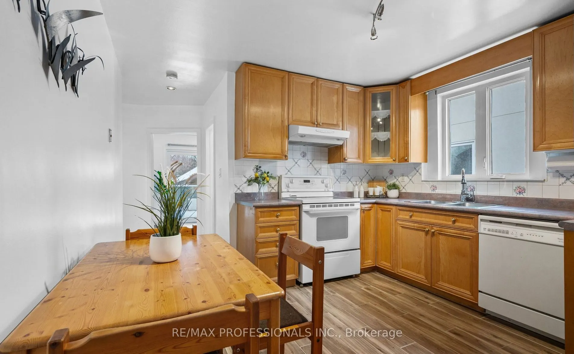 27 Stock Avenue, #Upper
