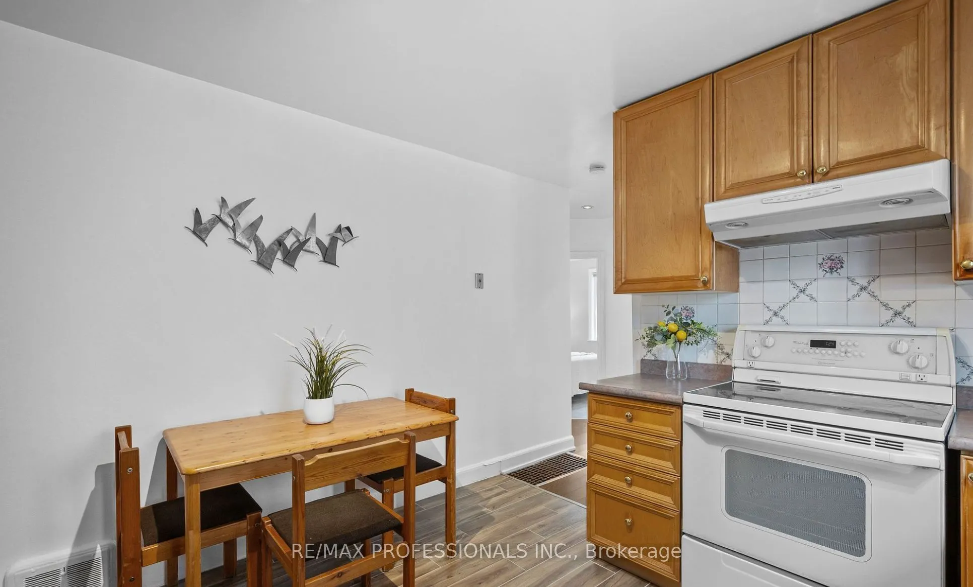 27 Stock Avenue, #Upper