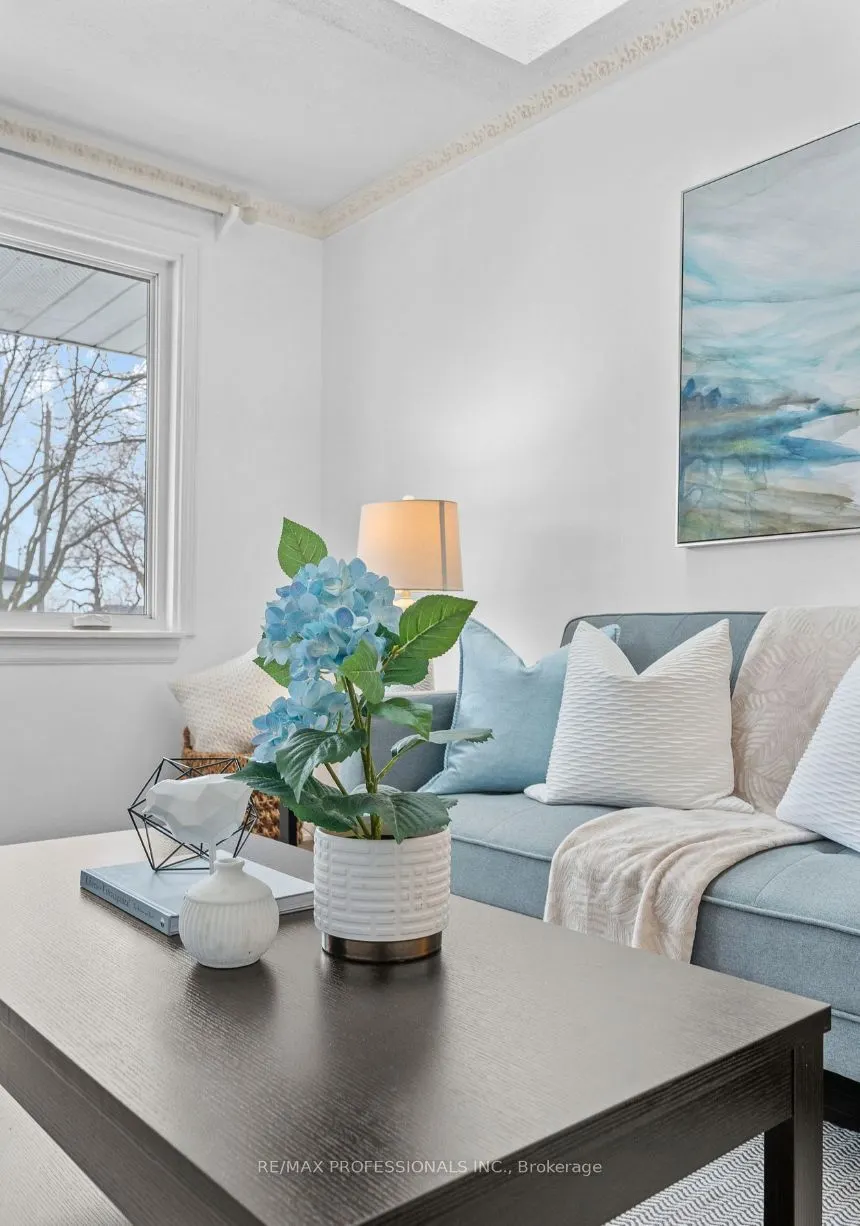 27 Stock Avenue, #Upper