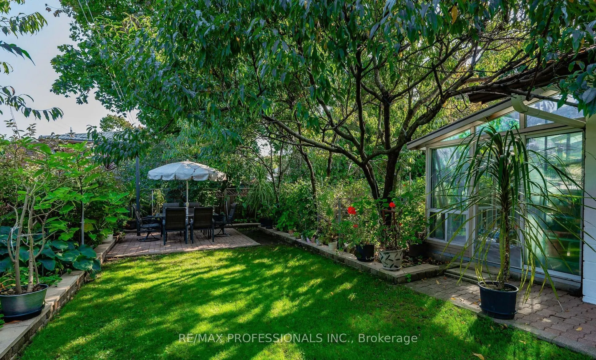 27 Stock Avenue, #Upper