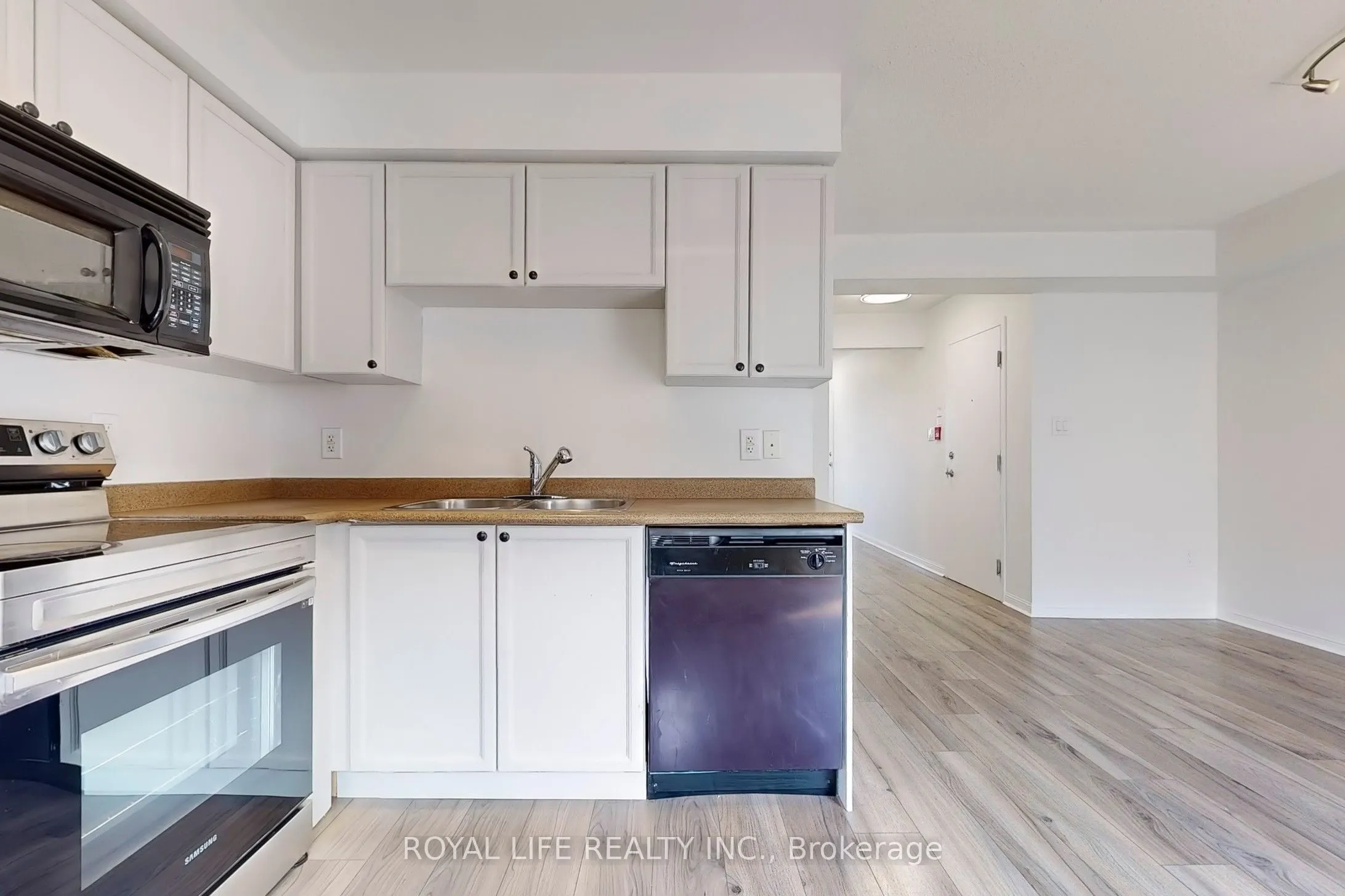 595 Dundas Street W, #2