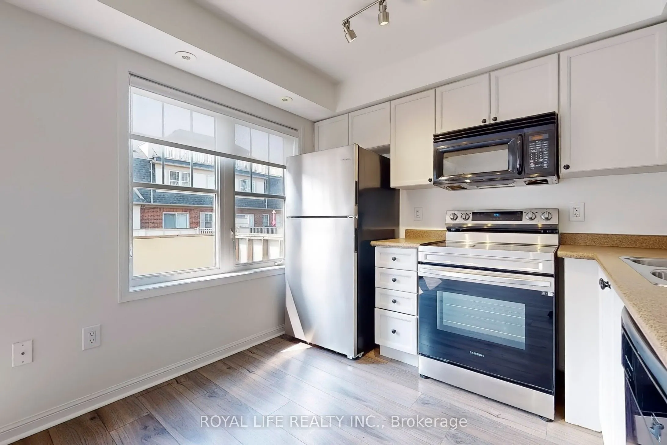 595 Dundas Street W, #2