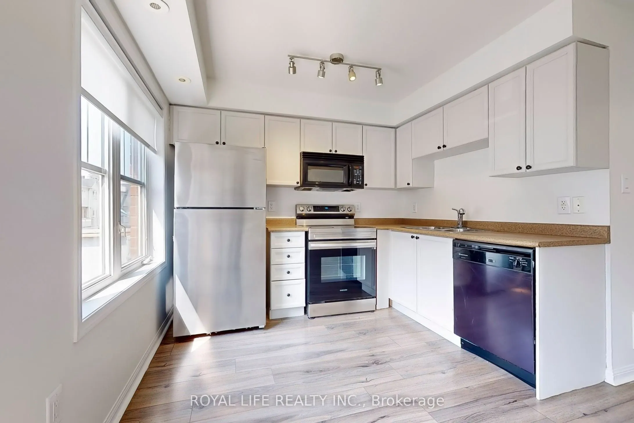 595 Dundas Street W, #2