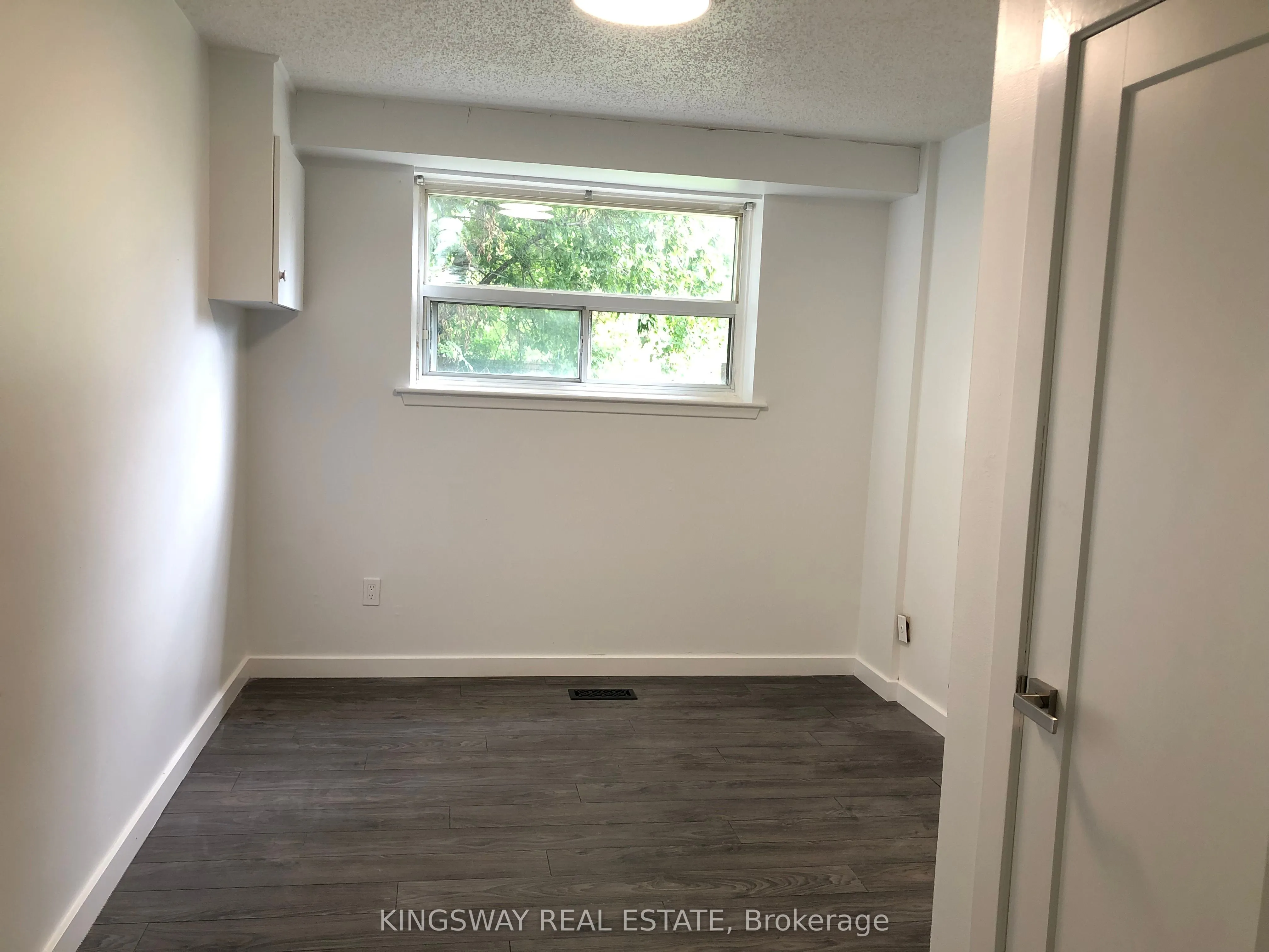 1489 Sandgate Crescent