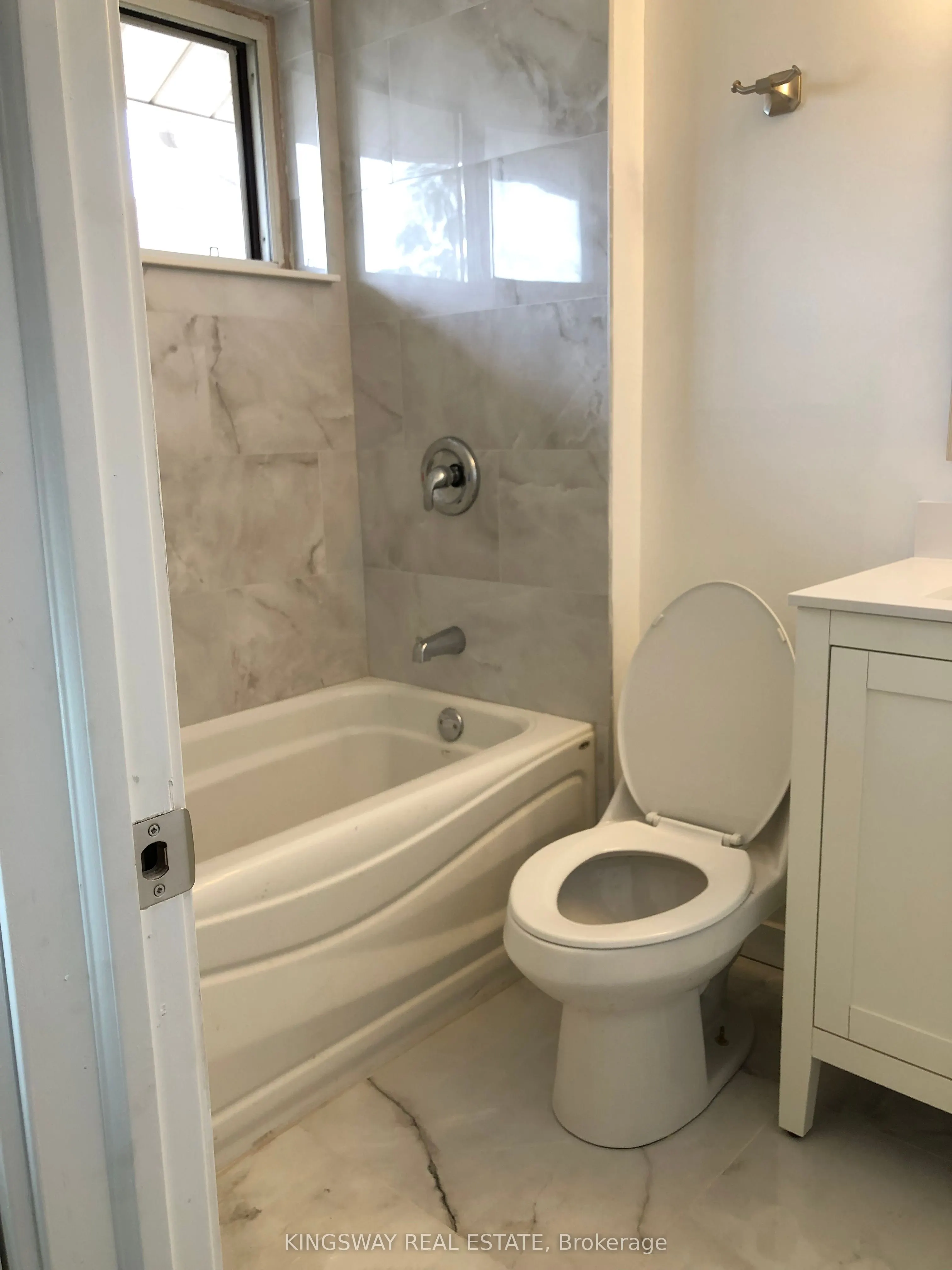 1489 Sandgate Crescent