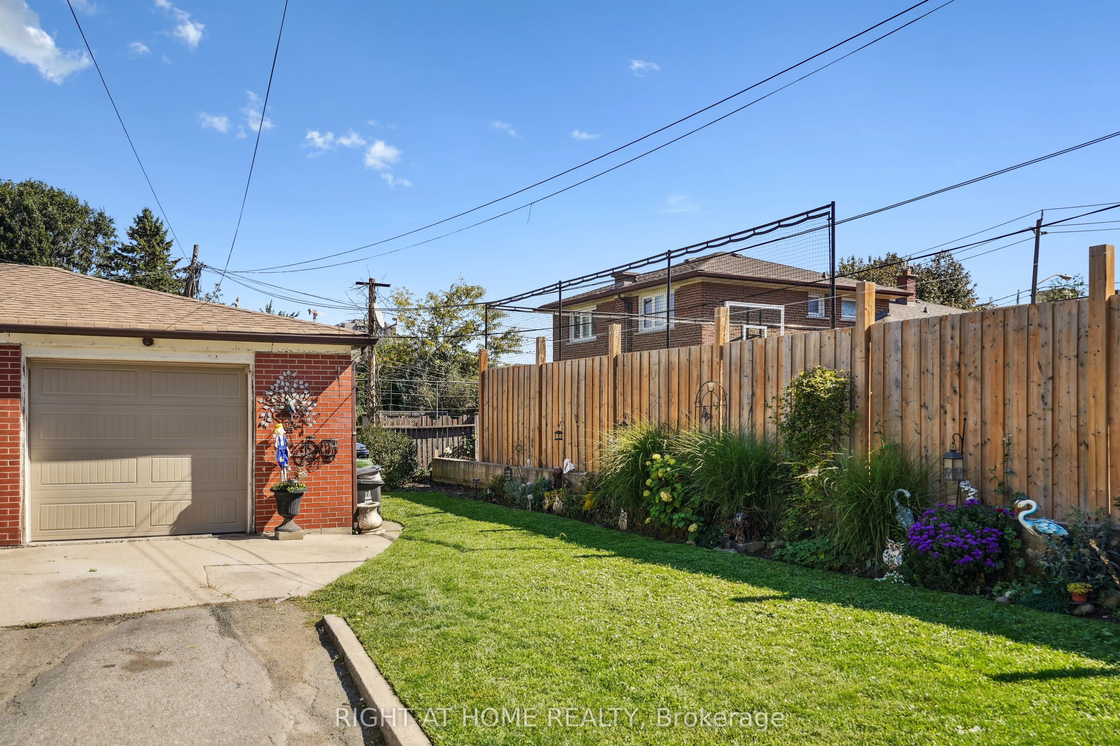 165 Locksley Avenue